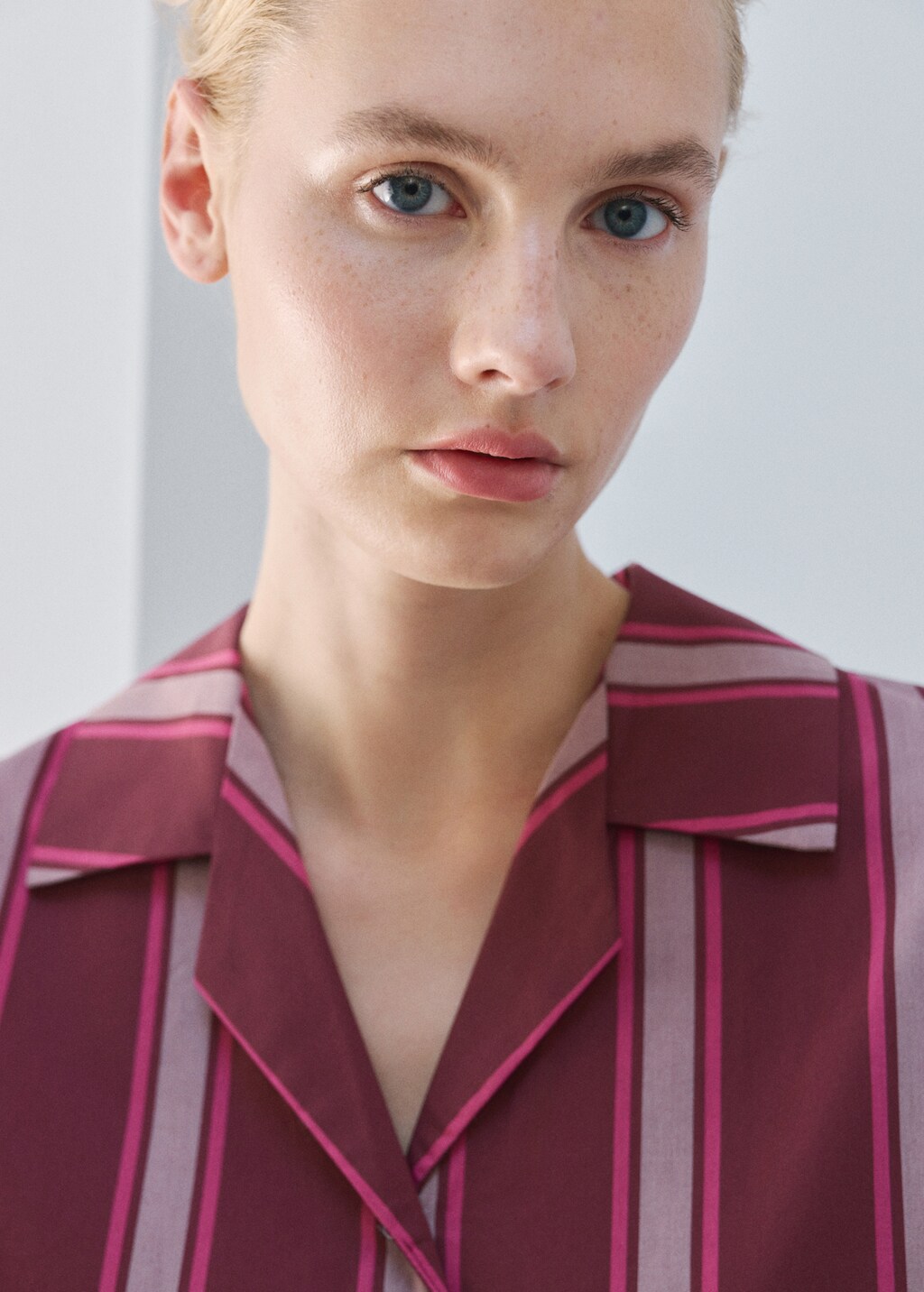 Short-sleeve striped pajama shirt - image 4