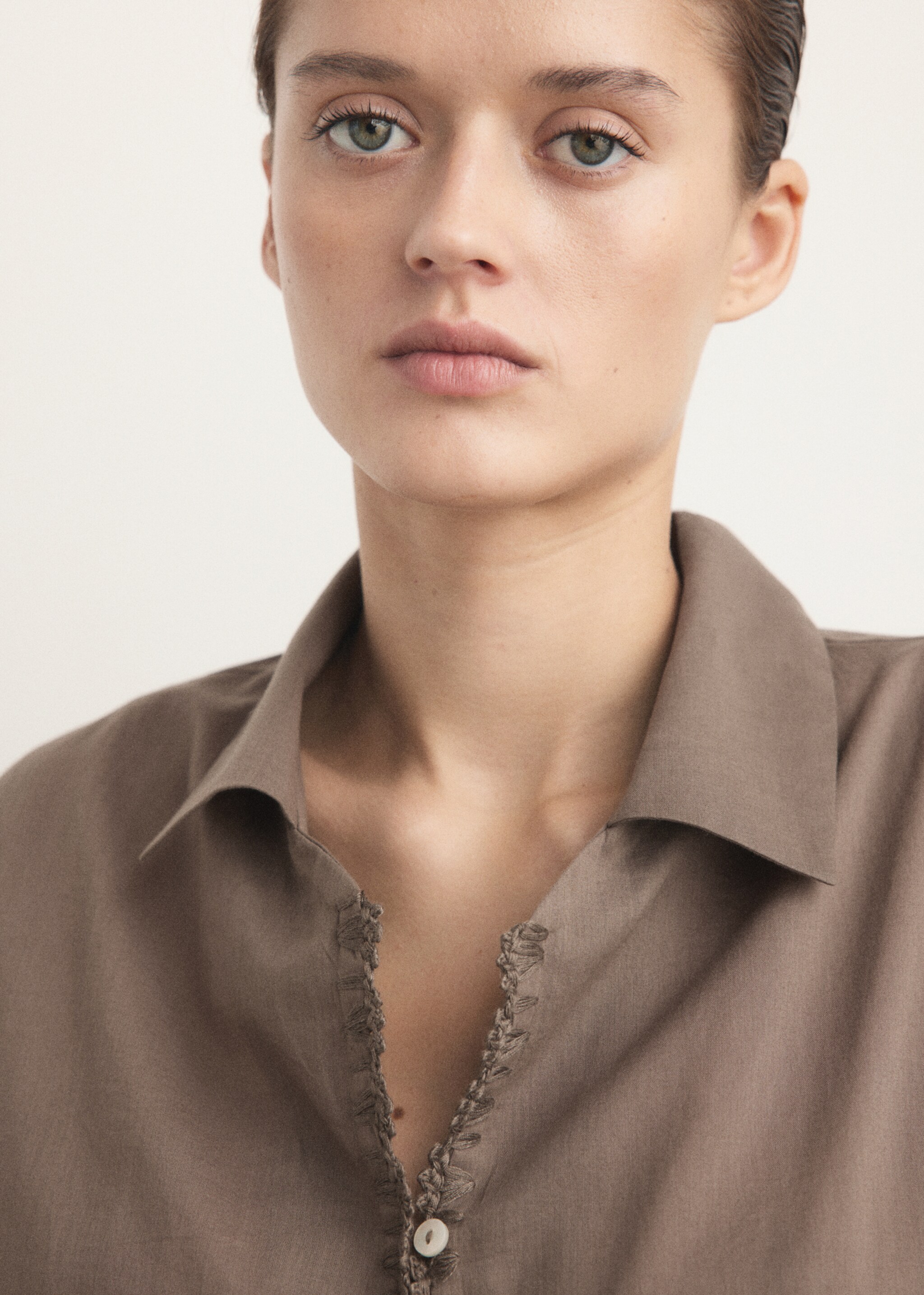 Zweiteiliger Pyjama aus Baumwolle - Detail des Artikels 1, Mittelbraun. Ref: 27083329-00.