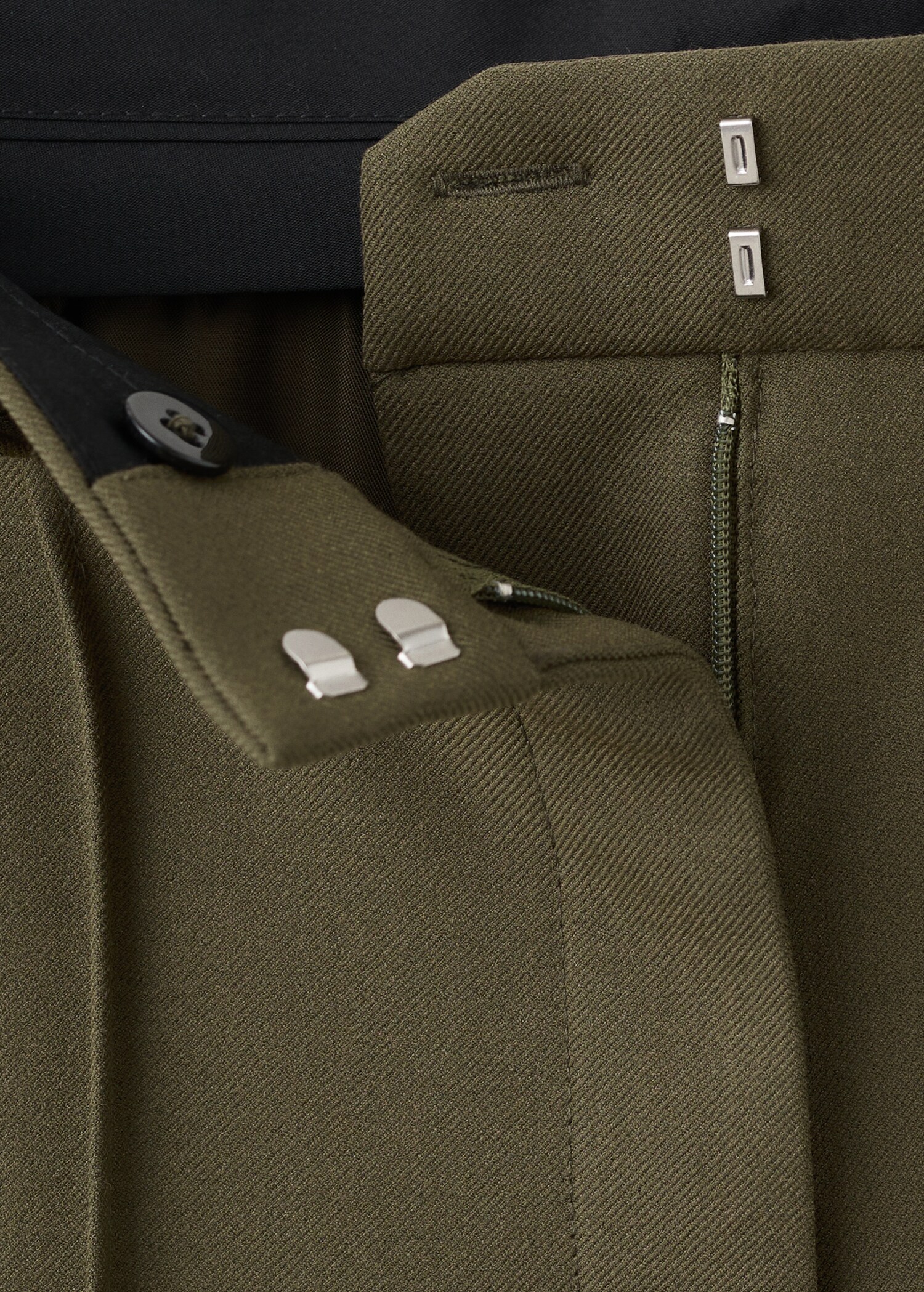 Straight mid-rise trousers - Details of the article 0