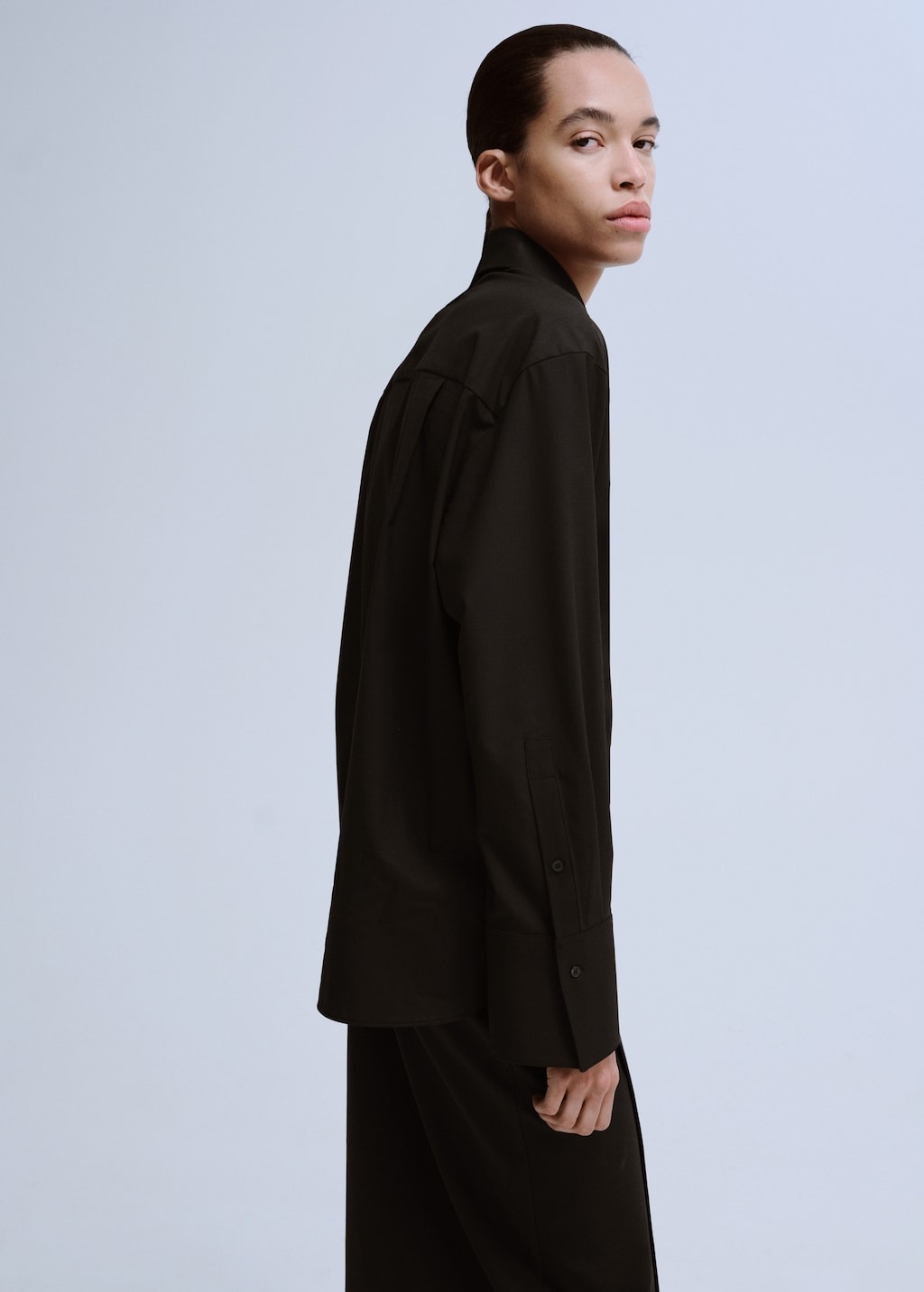 Straight shirt with pocket - image 4