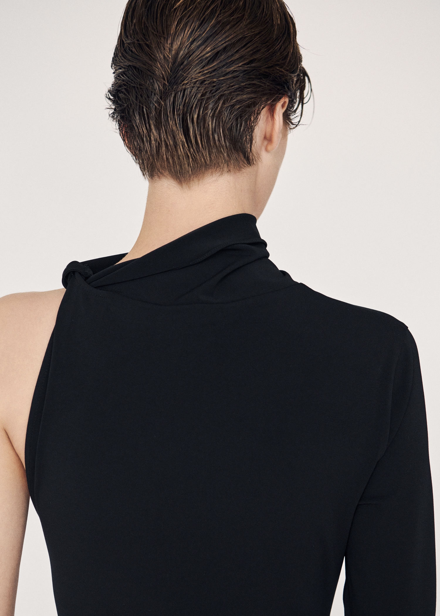 Camiseta de manga comprida assimétrica - Verso do artigo