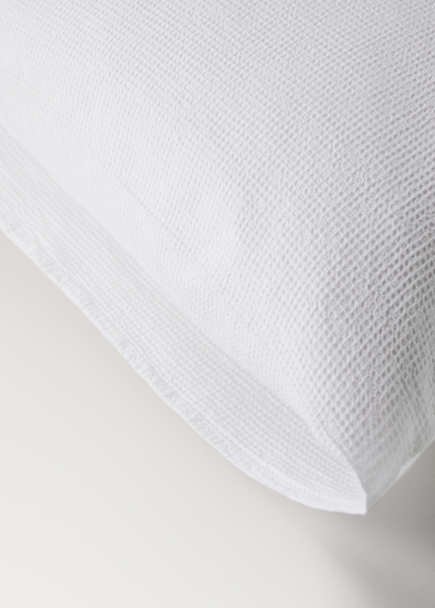 Zwei Kopfkissenbezüge aus Garment-dyed-Baumwolle mit Mini-Waffelmuster, 50 x 75 cm - Detail des Artikels 3