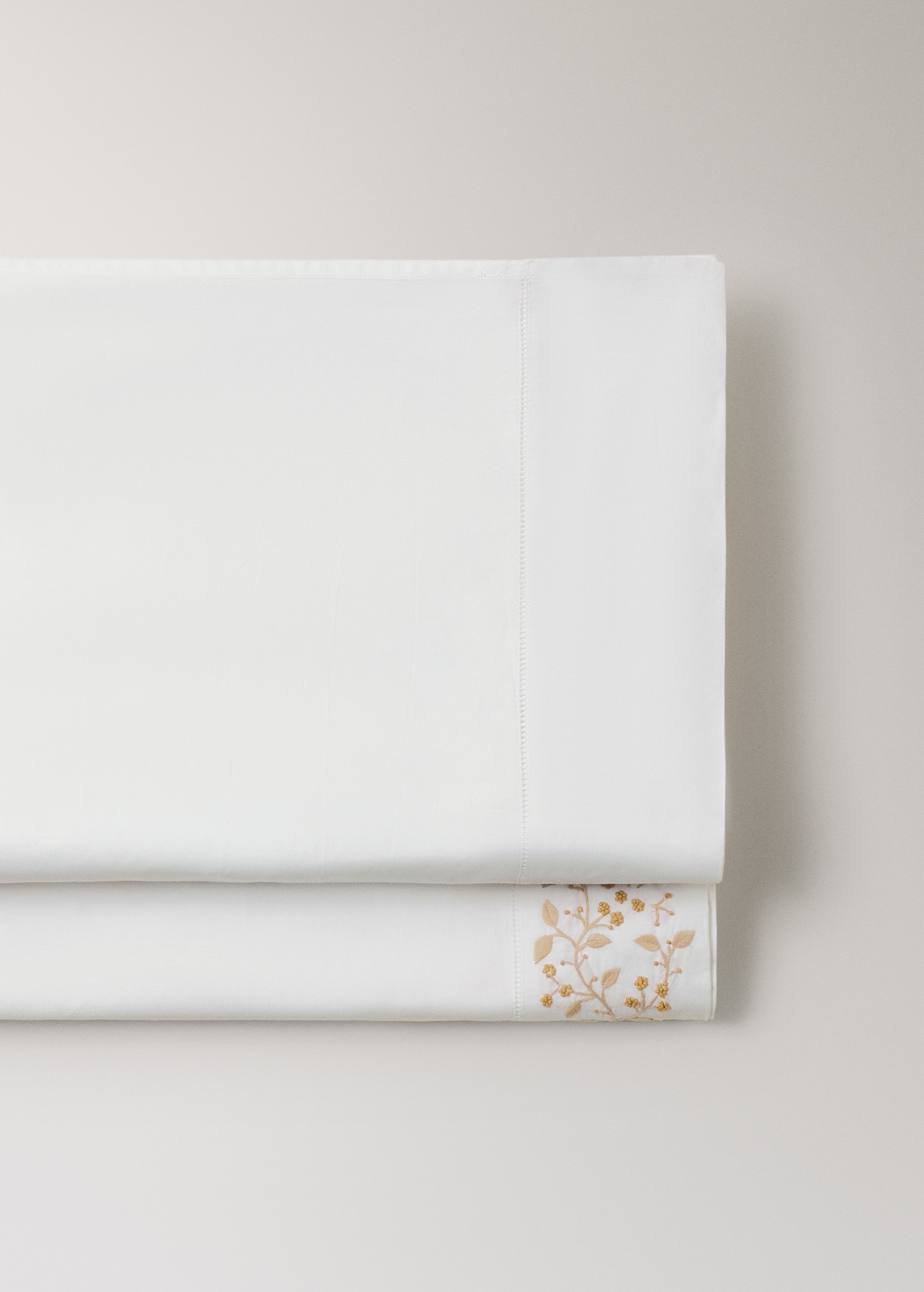 Llençol de sobre cotó percala brodat mà flor petita llit 150/160 cm - Detall de l'article 2