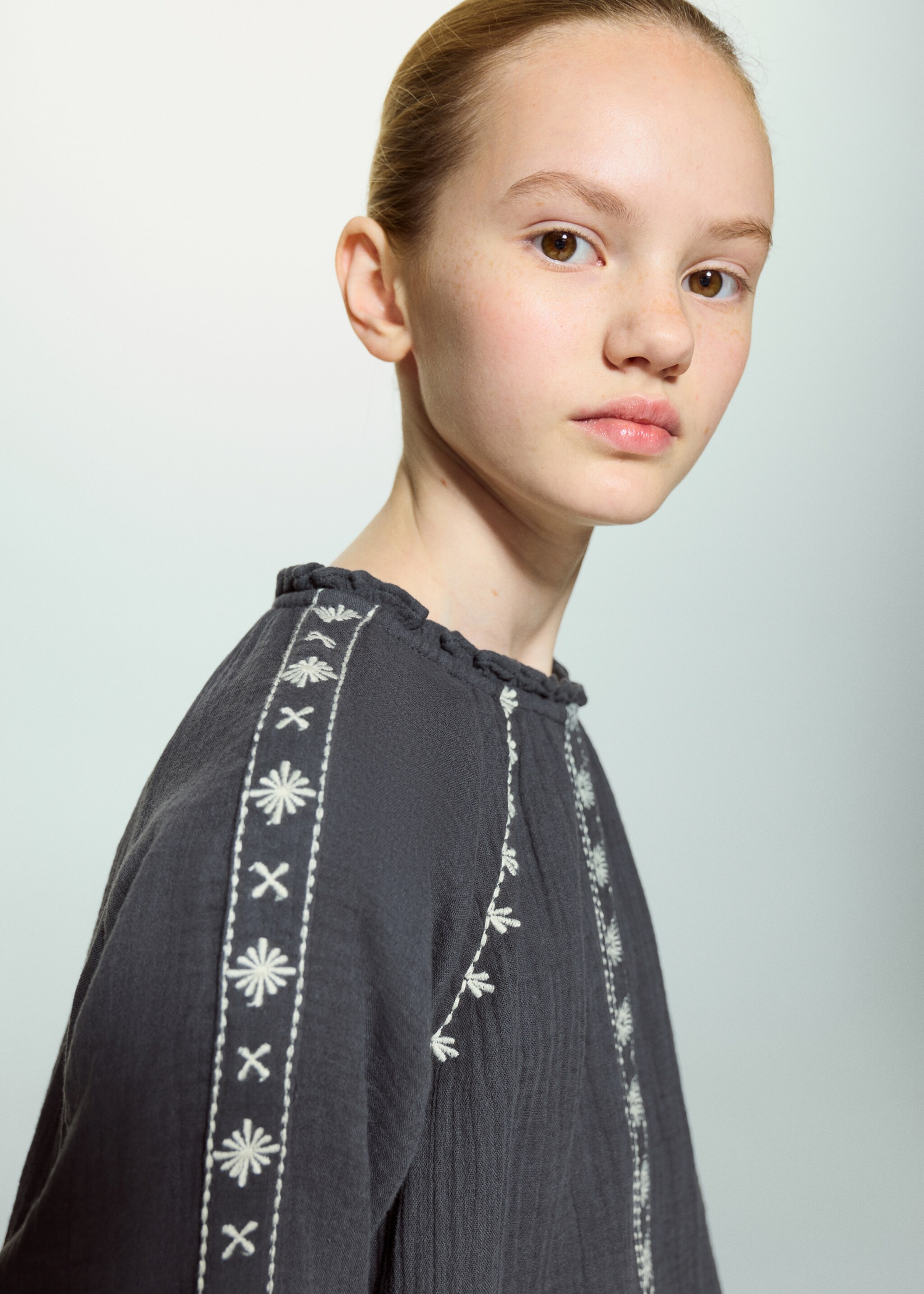 Embroidered cotton blouse - Details of the article 1, Charcoal. Ref: 27083722-00.