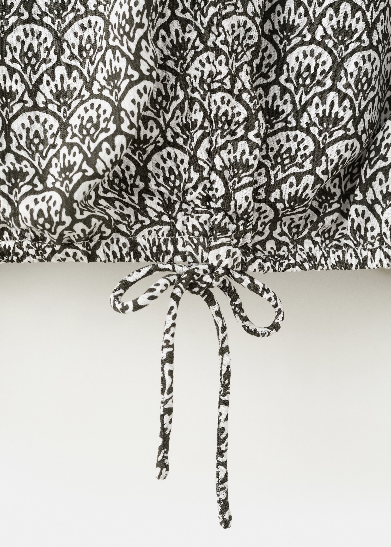 بلوزة مطبوعة منقطة - تفاصيل المنتج 0