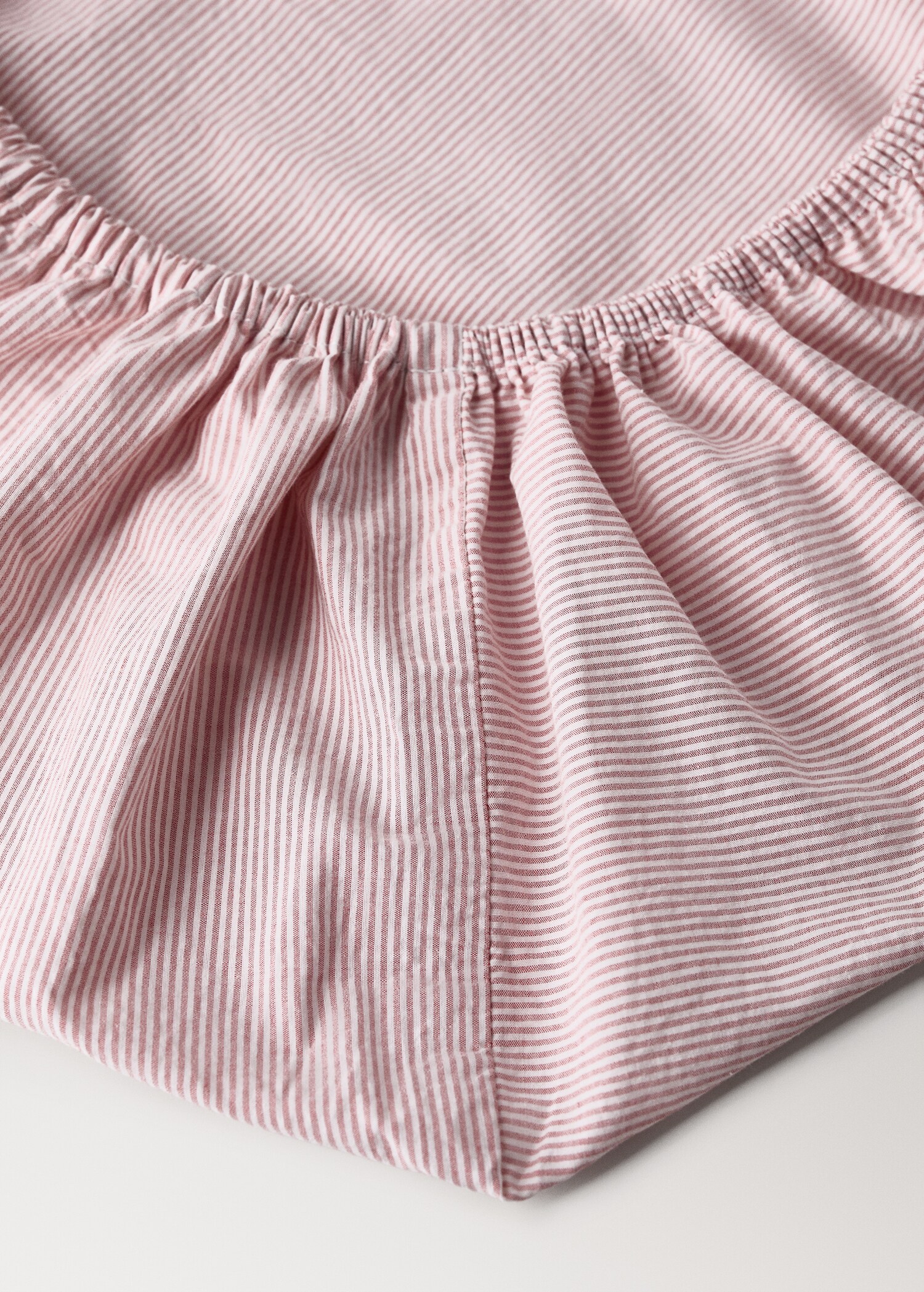 Cot bed fitted sheet with fine striped yarn-dyed cotton - Details of the article 1