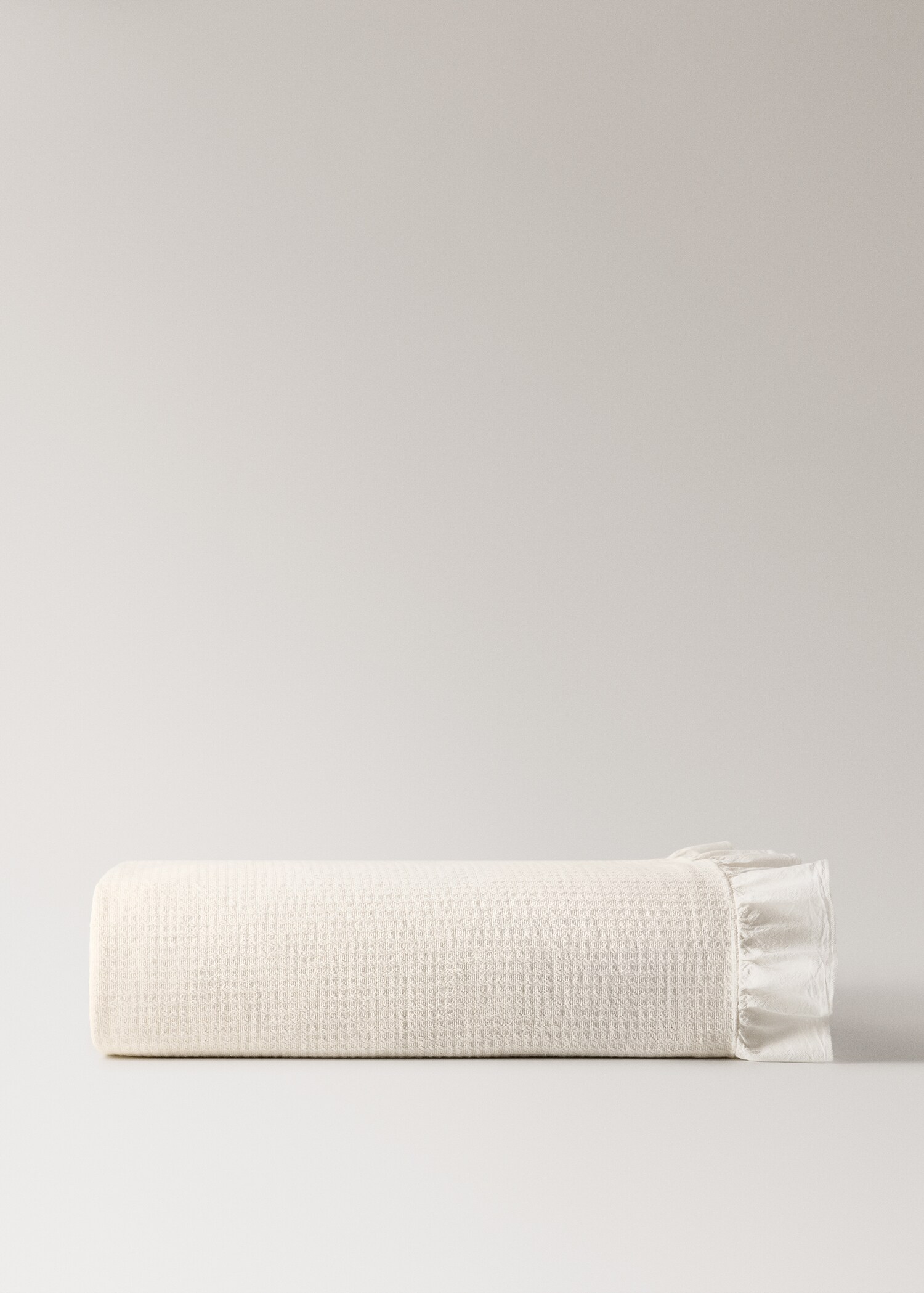 Jacquard cotton cot bedspread with ruffle - Article without model