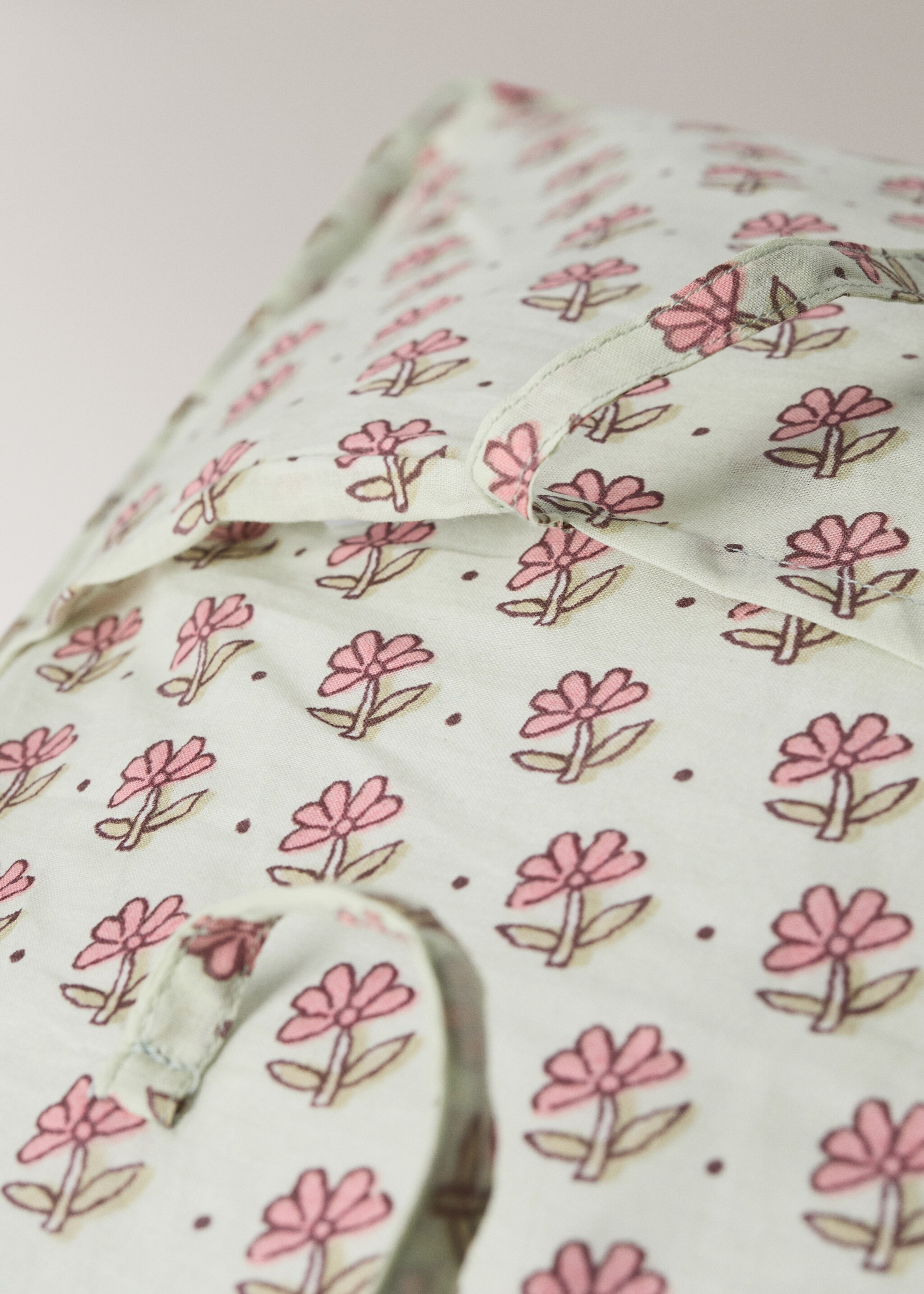 Children's cushion cover with blockprint flowers 40x40 cm - Details of the article 3, Pastel Pink. Ref: 27084070-00.