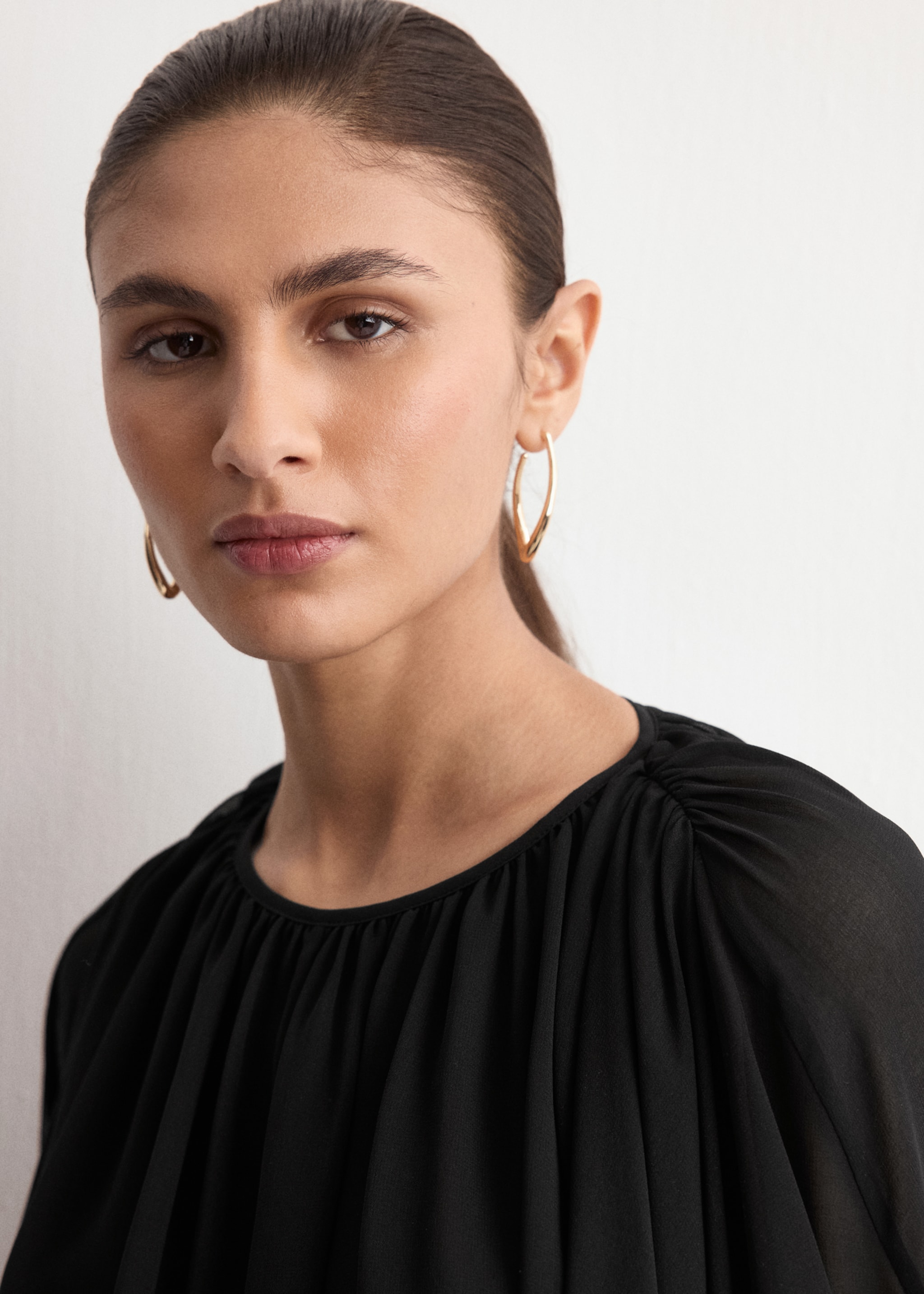 Puff sleeves blouse - Details of the article 1, Black. Ref: 27084073-00.