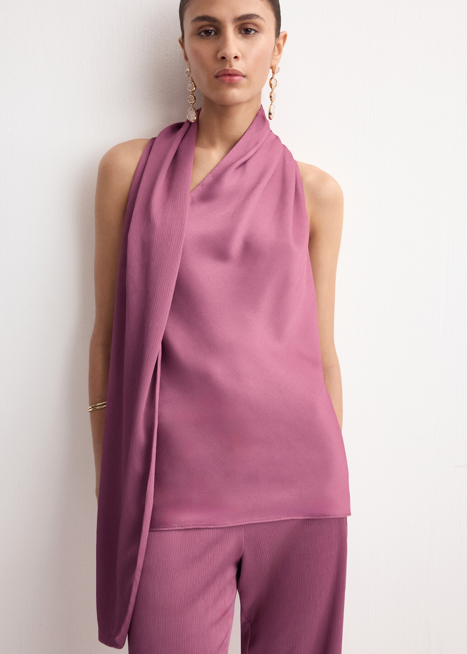 Top fular cuello - Plano medio