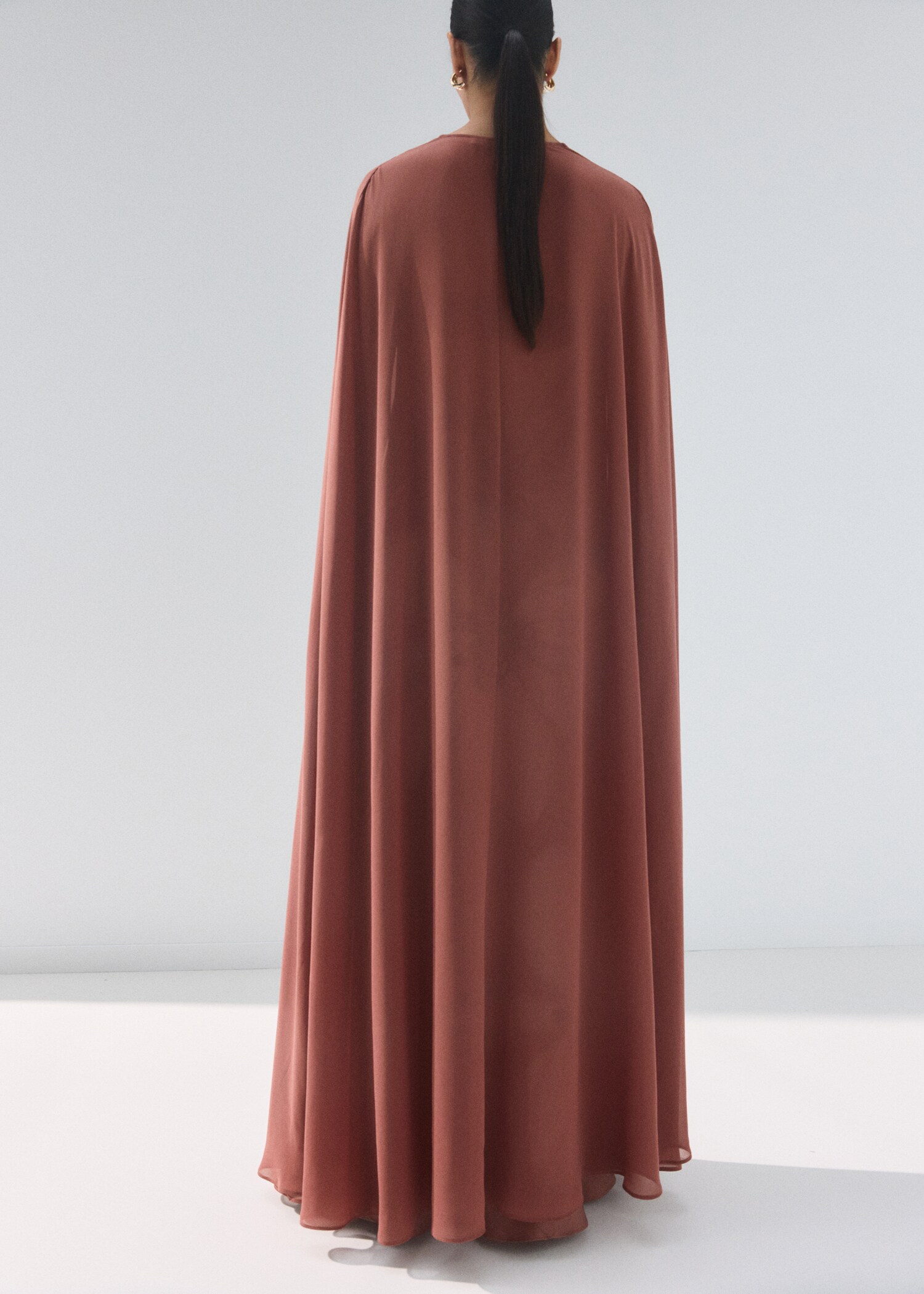 Long cape with tie zip - Reverse of the article
