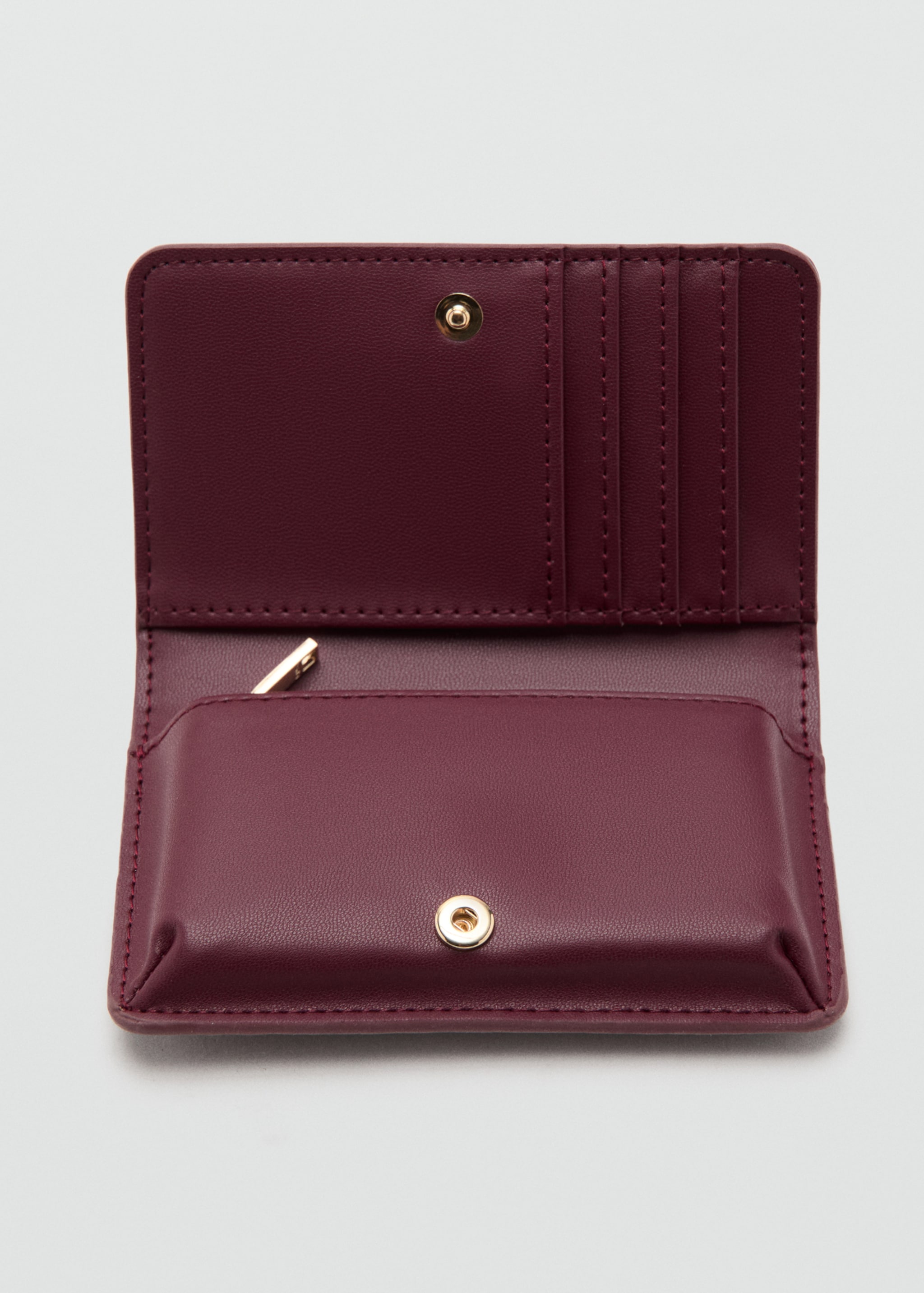 Medium croc wallet - Details of the article 1, Burgundy. Ref: 27084076-00.