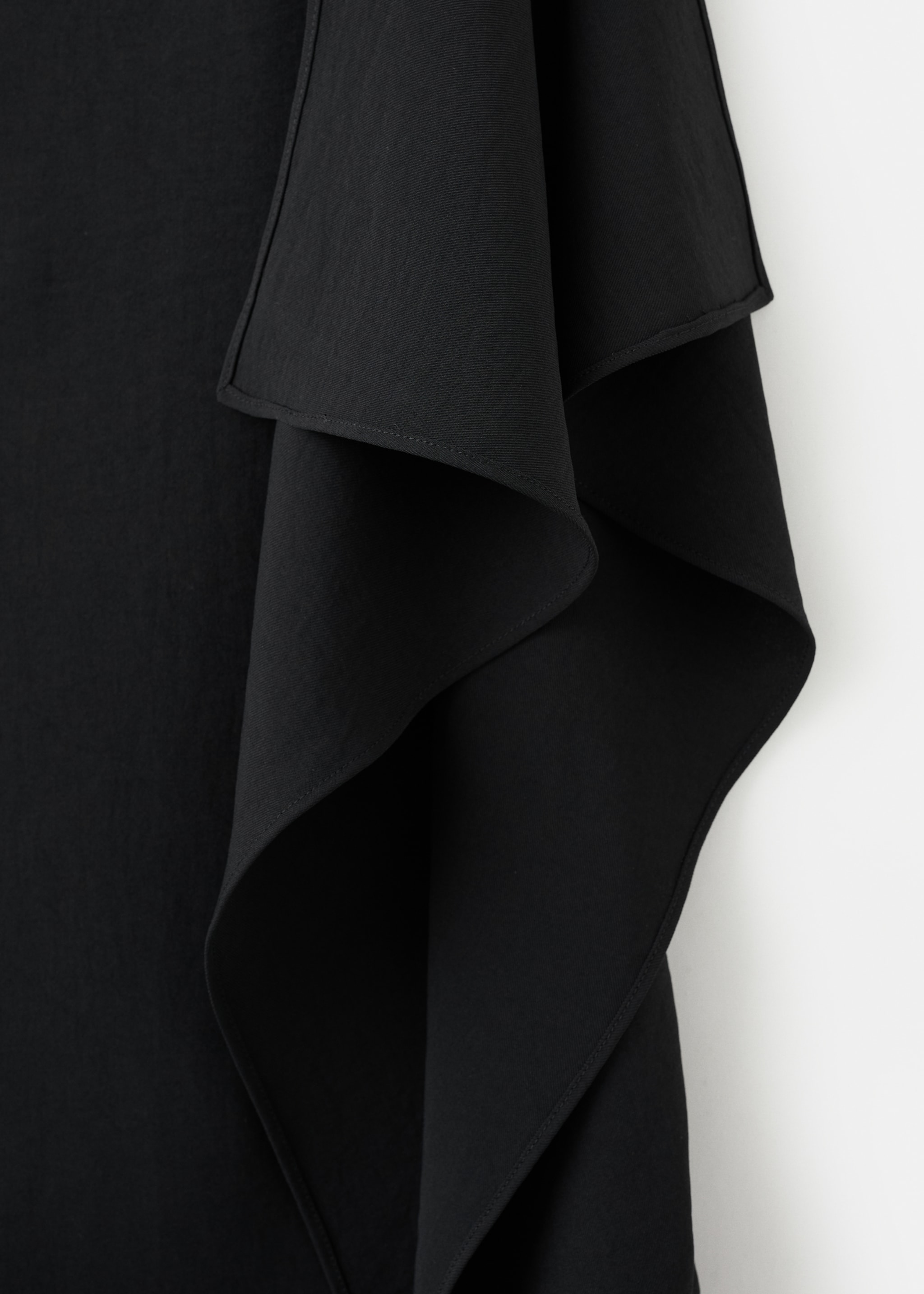 Short asymmetrical sleeve dress - Details of the article 0, Black. Ref: 27084087-00.