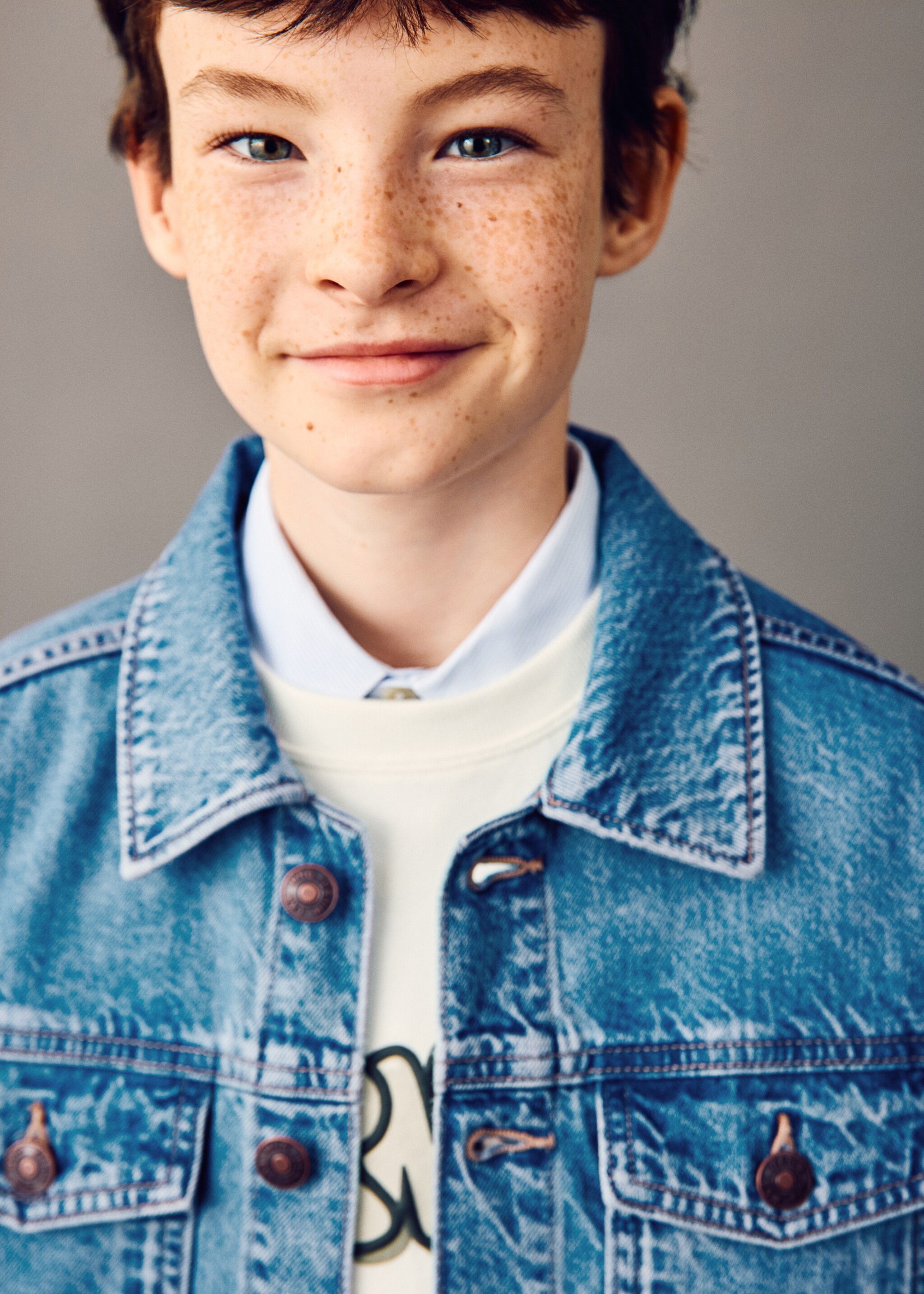 Denim jacket - Details of the article 1, Medium Blue. Ref: 27084403-00.