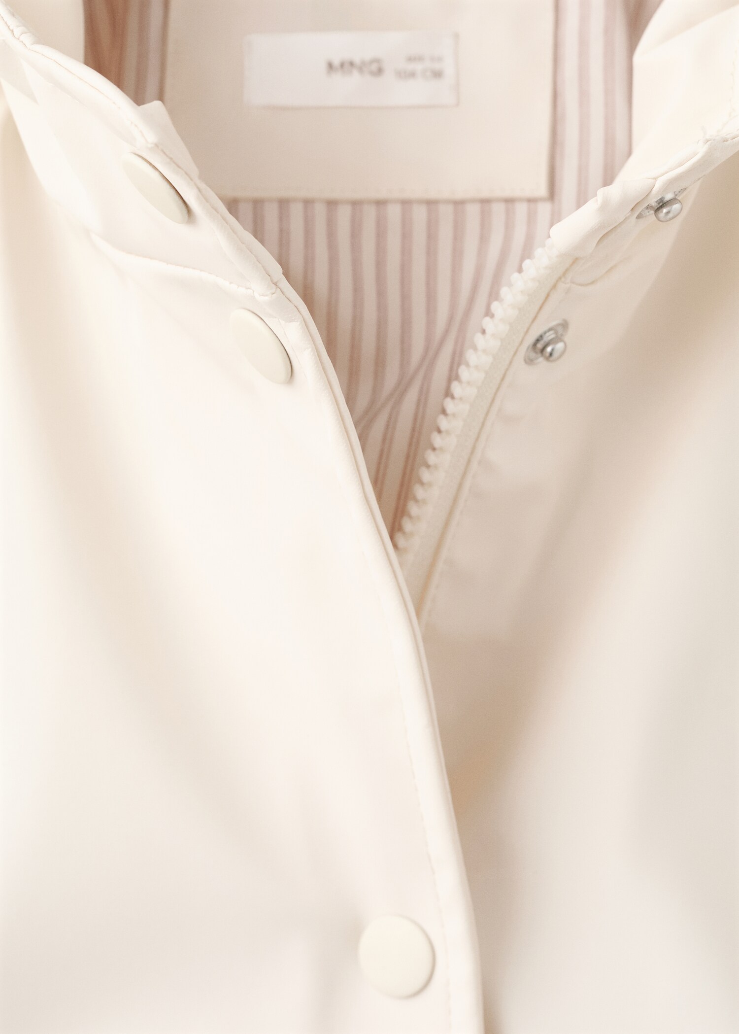 Rubberised parka with hood - Details of the article 8