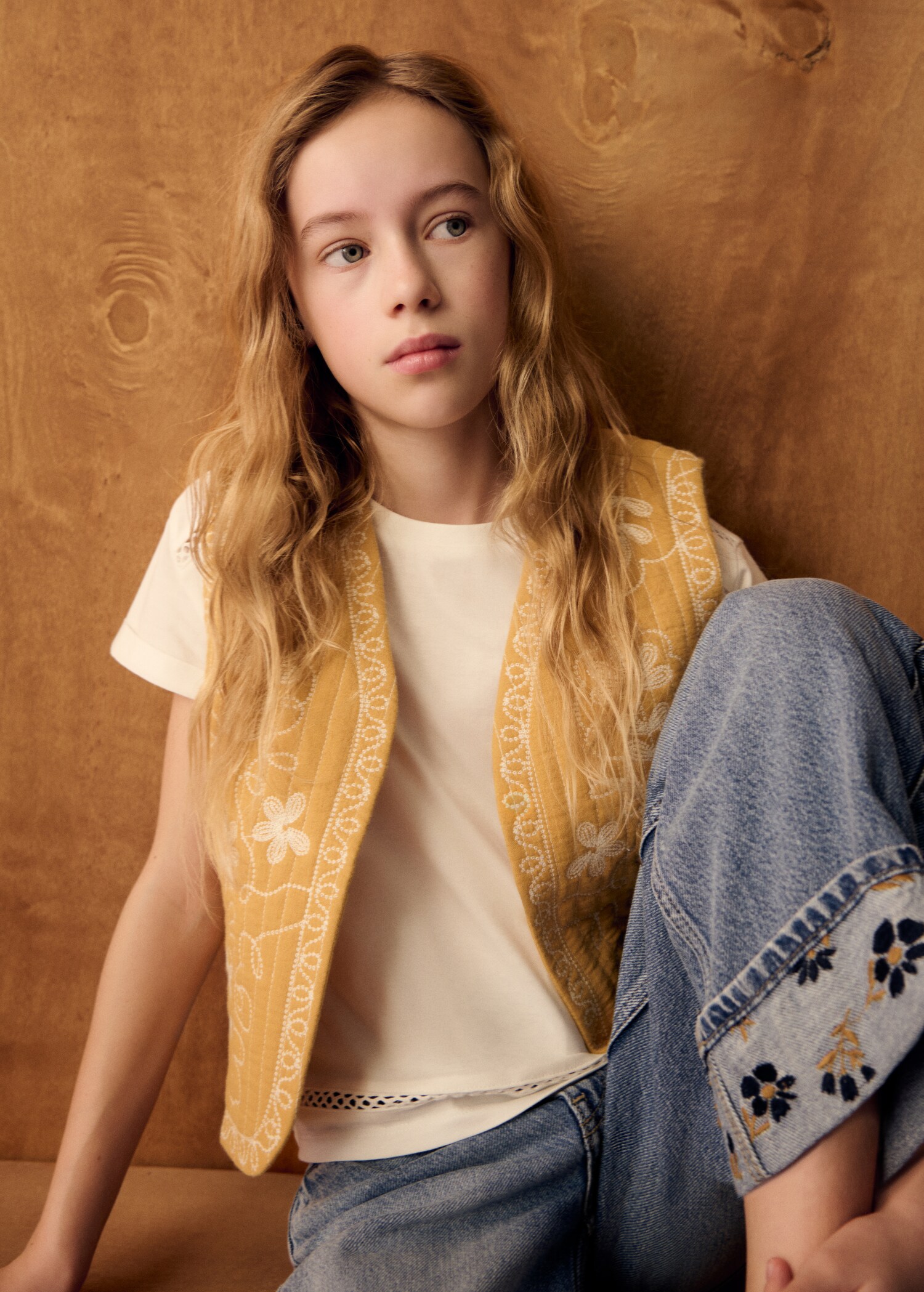 Floral-embroidered waistcoat - Details of the article 5