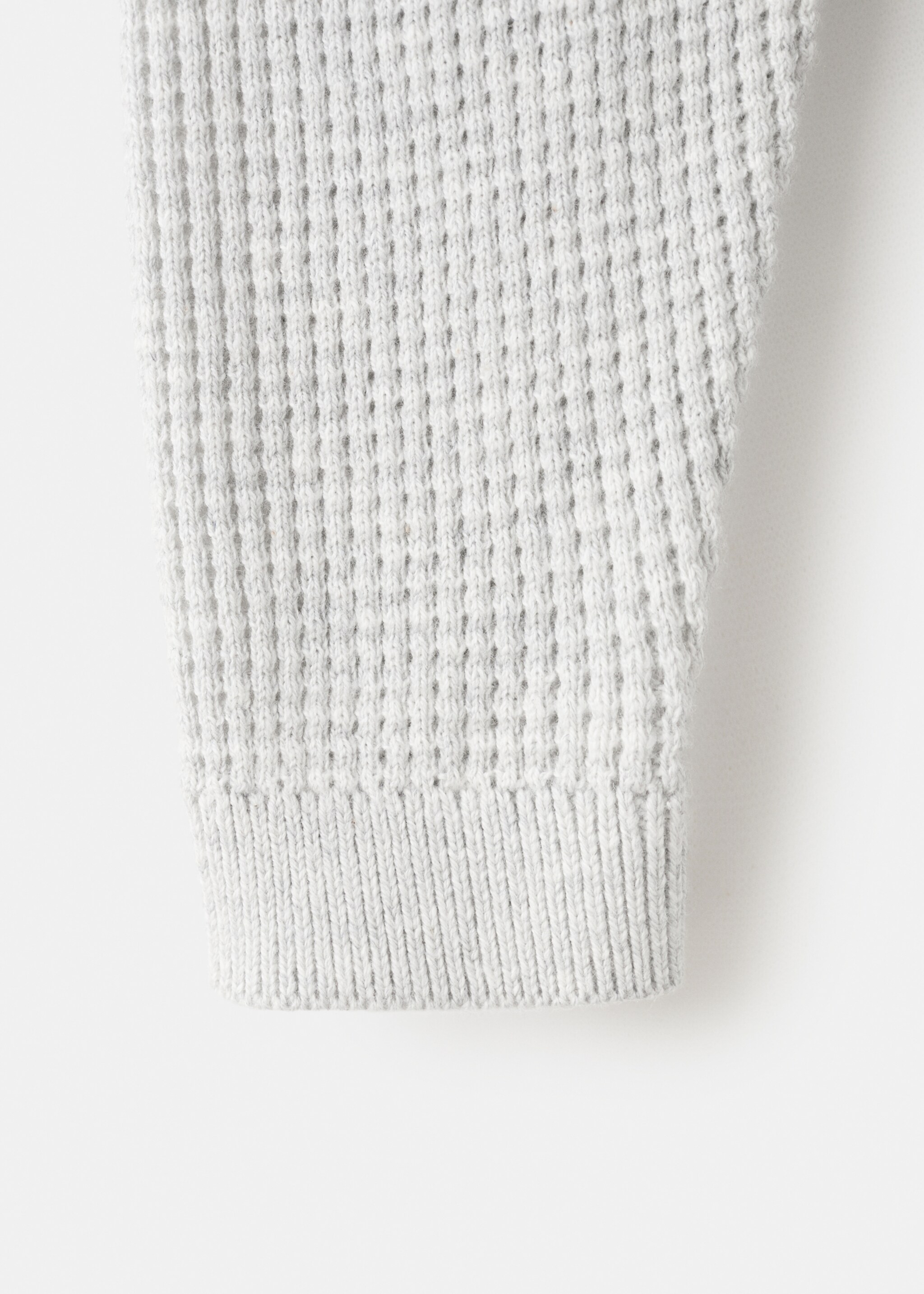 Jersey punto detalle botones - Detalle del artículo 8, Gris claro vigoré. Ref: 27084417-00.