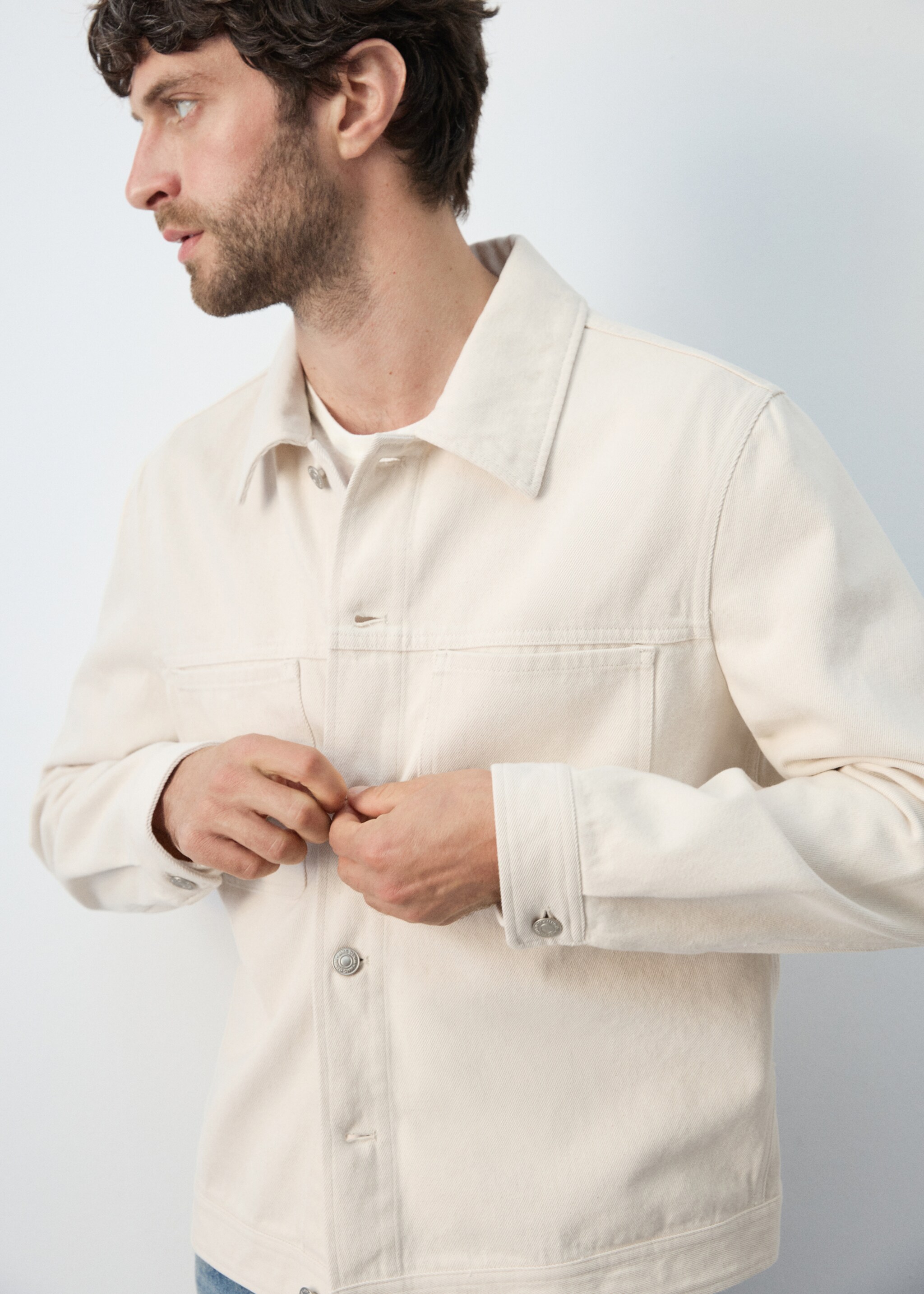 100% cotton denim jacket with pockets - Details of the article 6, Ecru. Ref: 27084426-00.