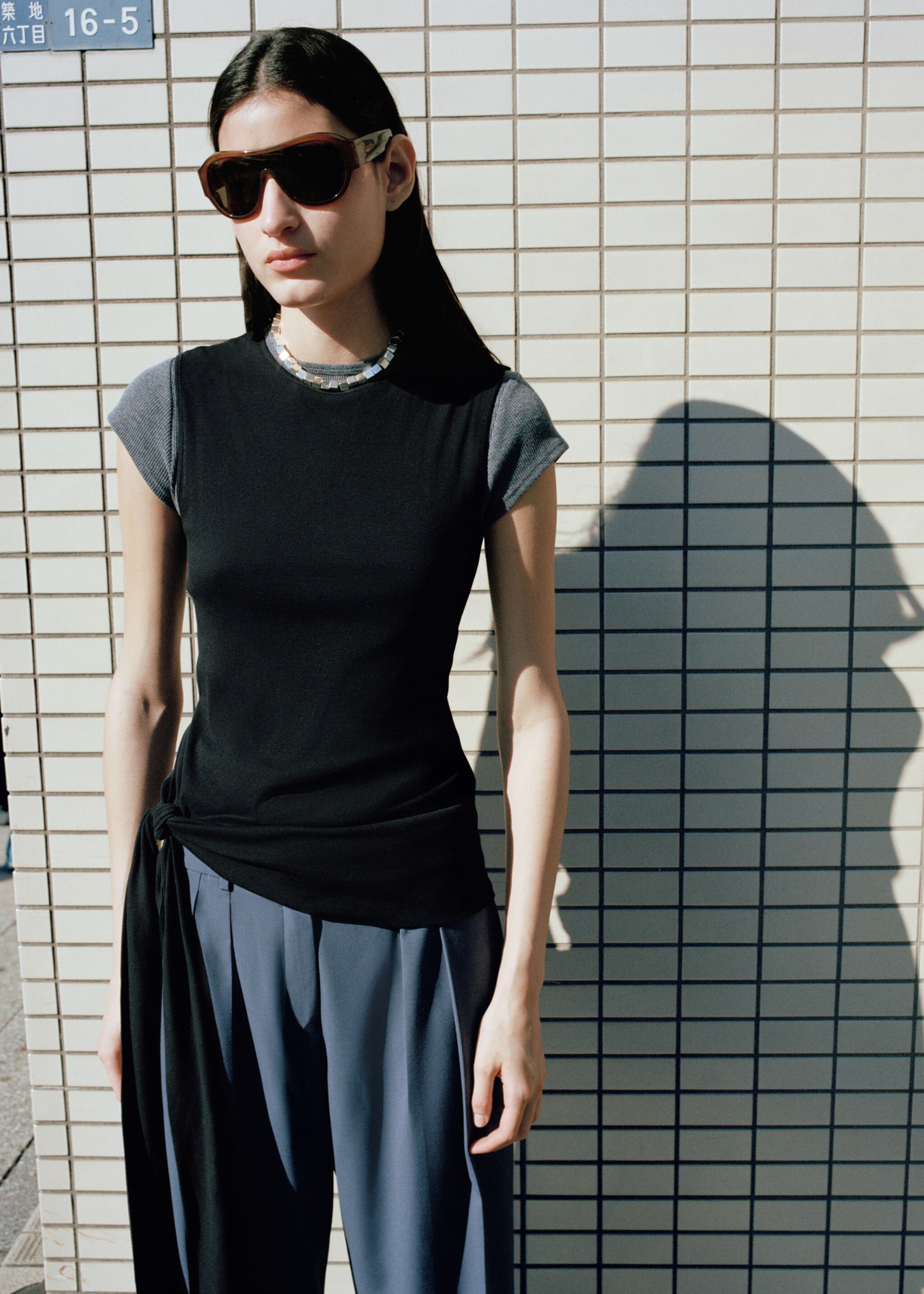 Cotton top with knot detail - Medium plane, Black. Ref: 27084441-00.