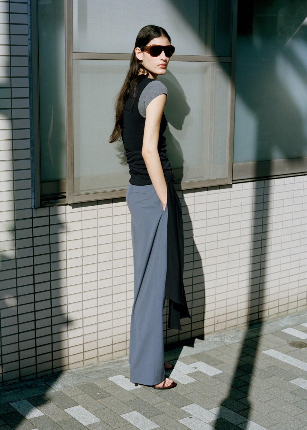 Cotton top with knot detail - image 5