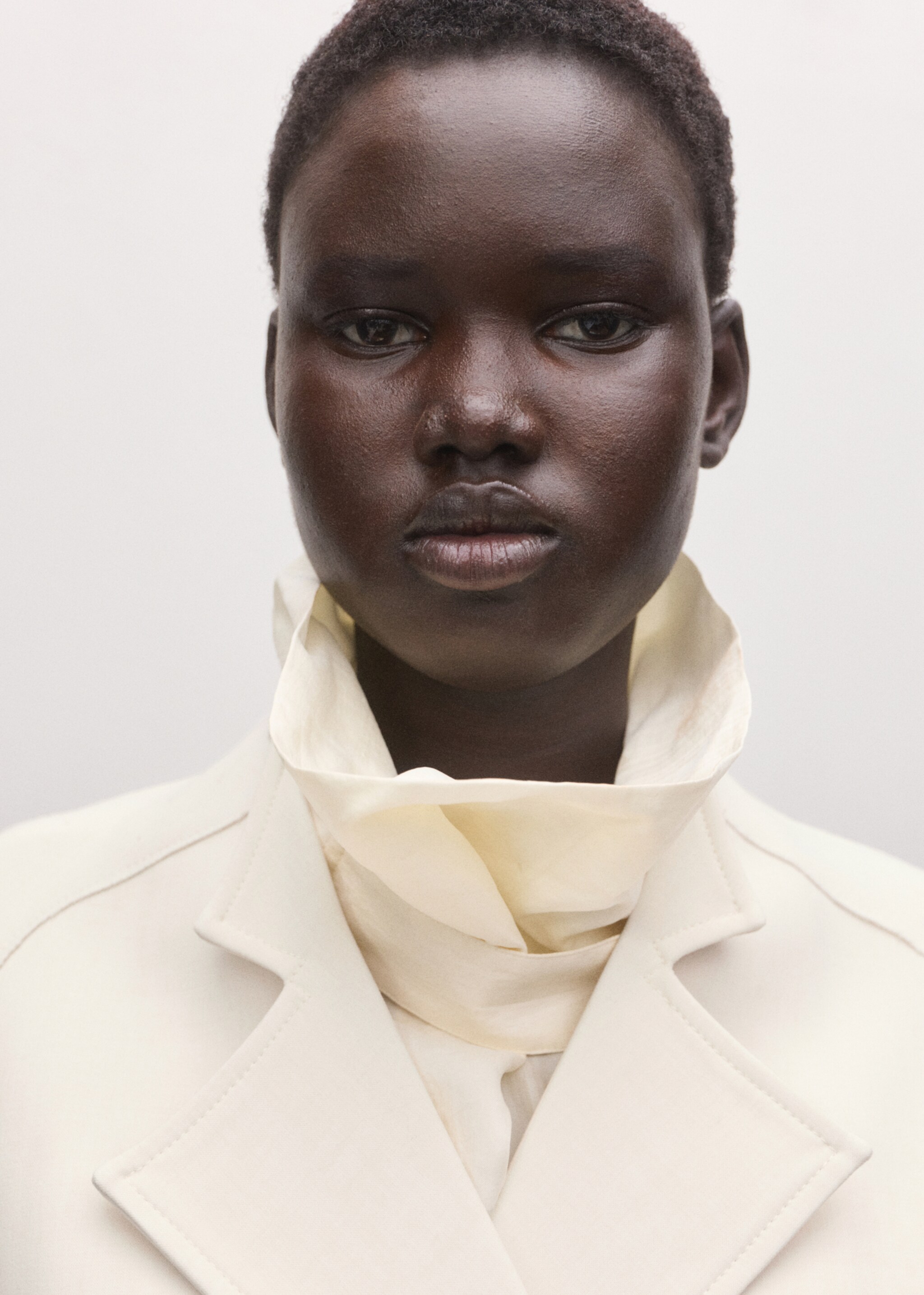 Jacket with lapels and tie belt - Details of the article 1, Ecru. Ref: 27084448-00.