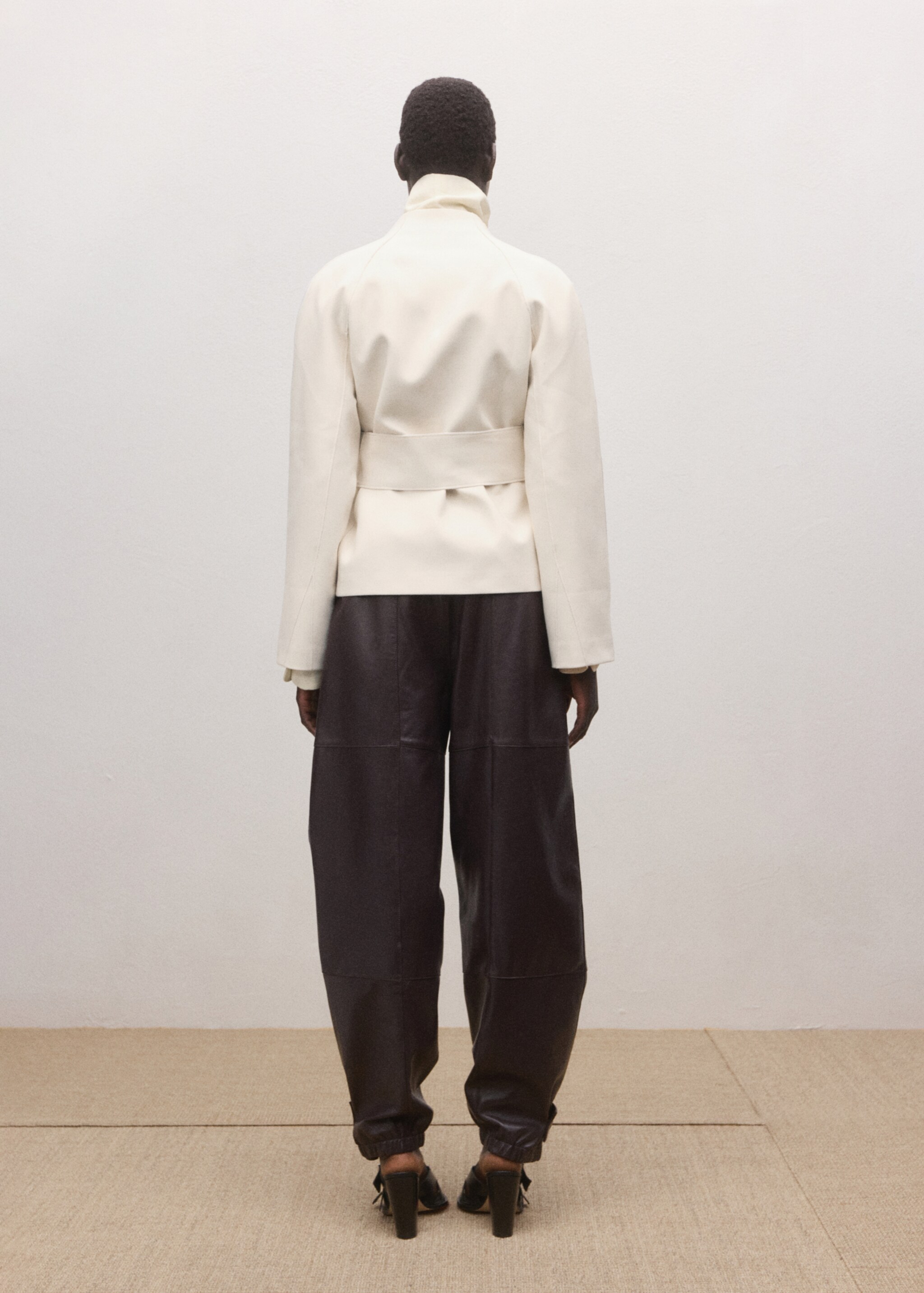 Jacket with lapels and tie belt - Reverse of the article, Ecru. Ref: 27084448-00.