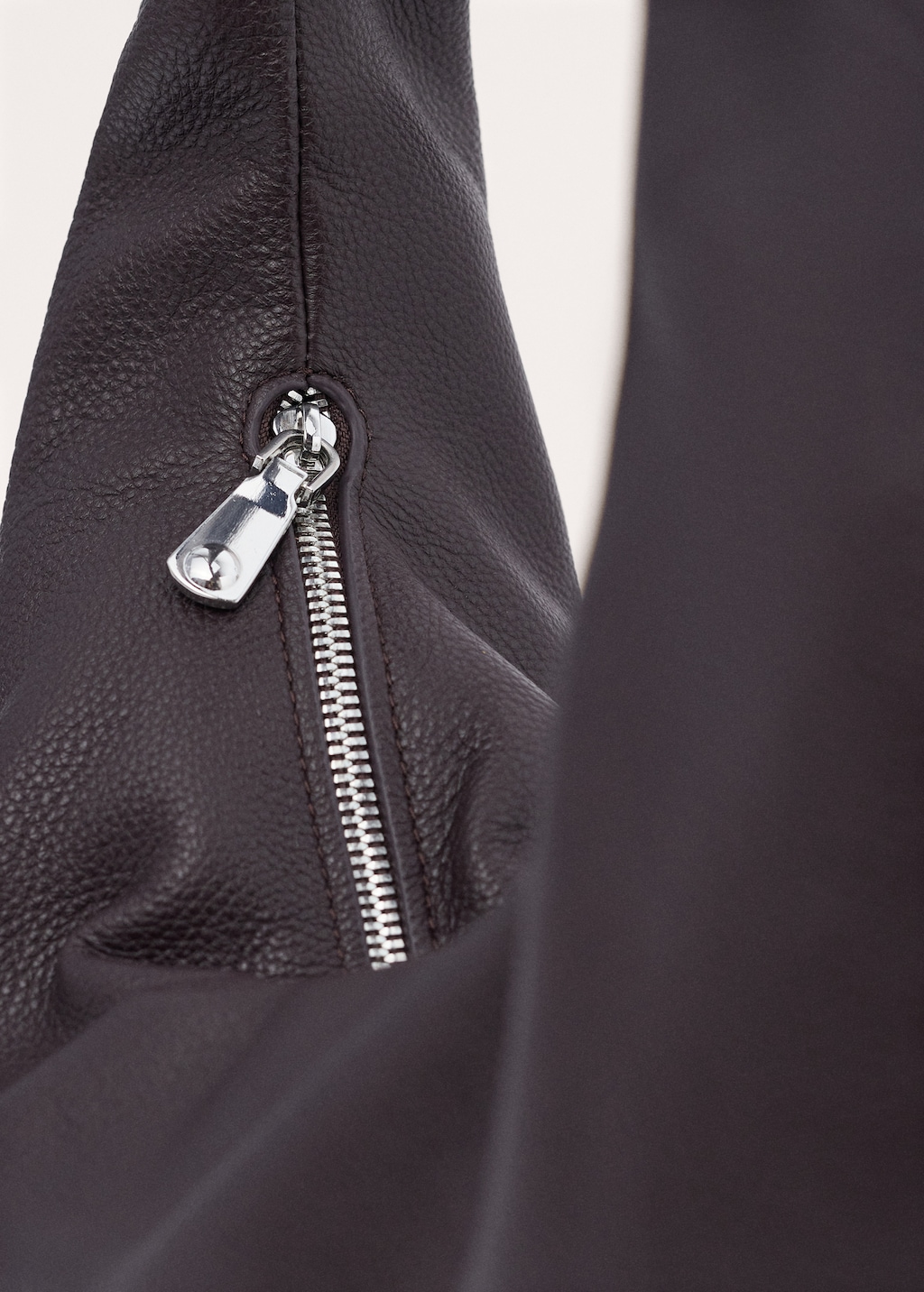 Oval leather shoulder bag - image 4