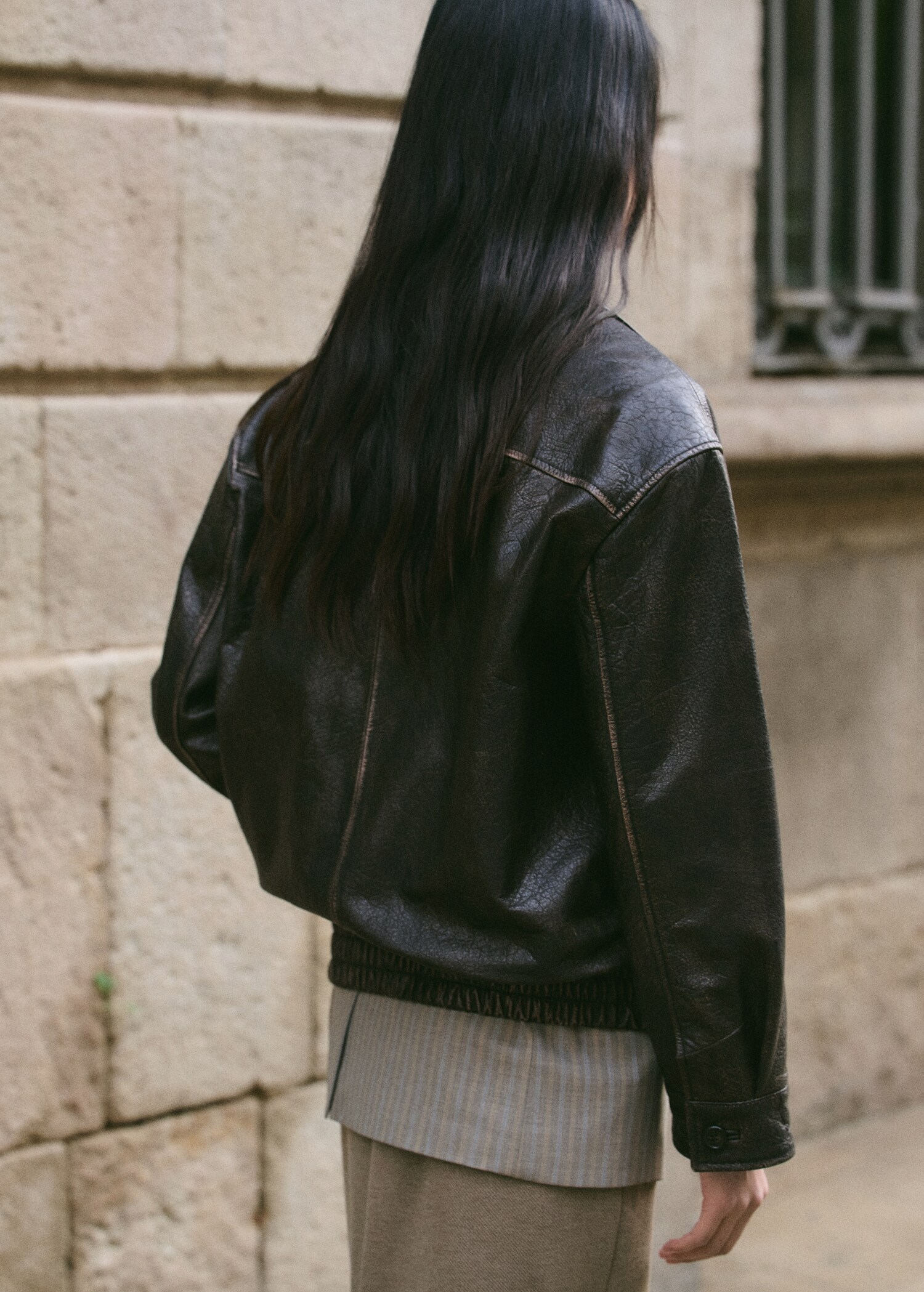 Veste 100 % cuir oversize boutons - Verso de l’article