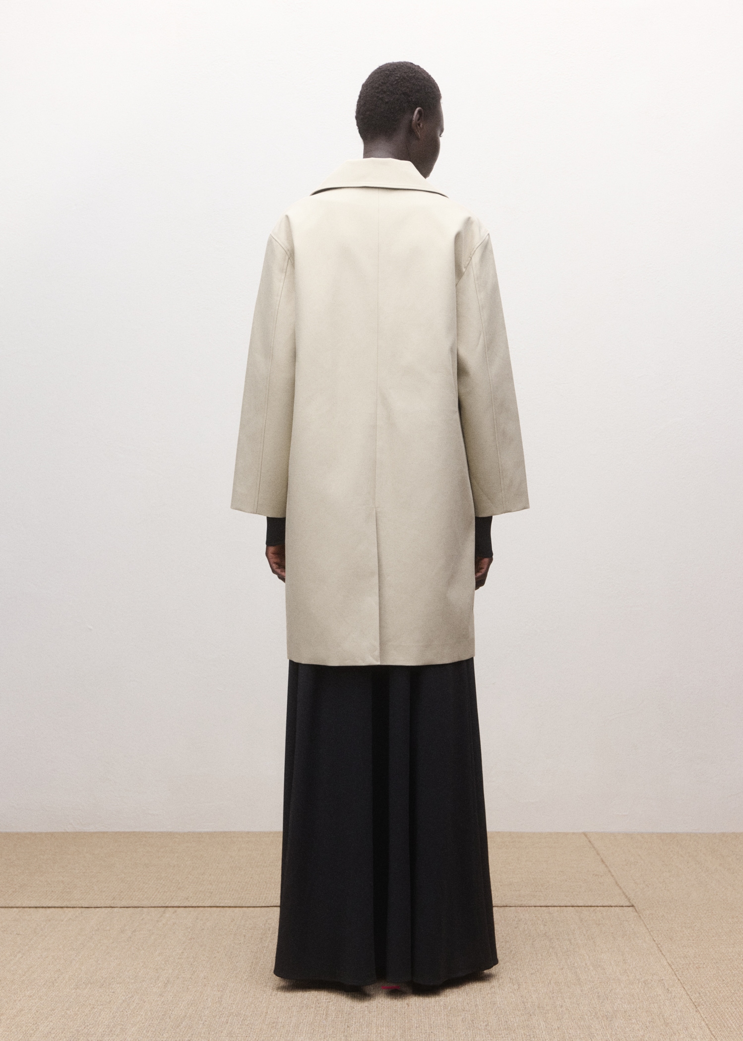 Тренч из 100% хлопка с карманами - Обратная сторона изделия