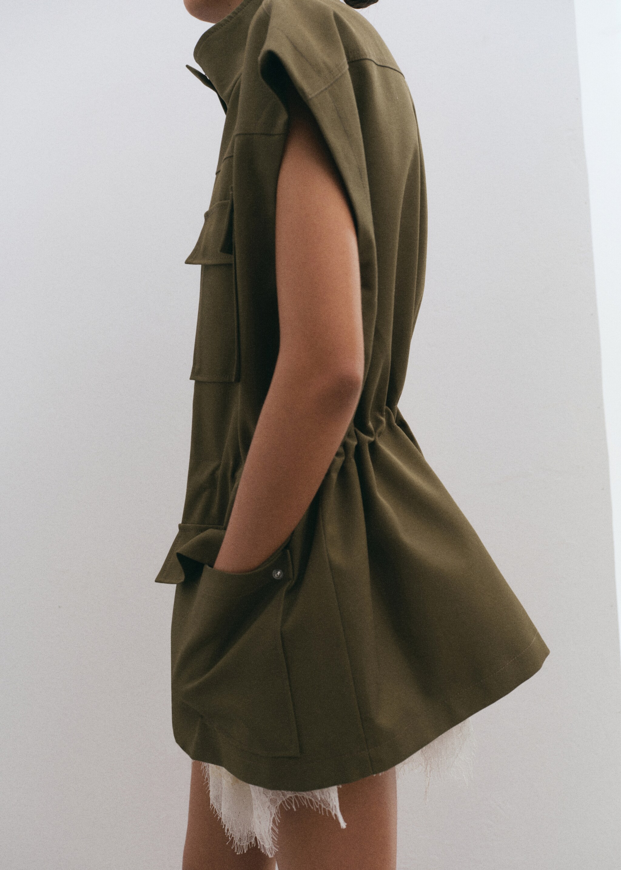 Γιλέκο τζιν τσέπες - Μεσαίο πλάνο, Χακί. Ref: 27084780-00.