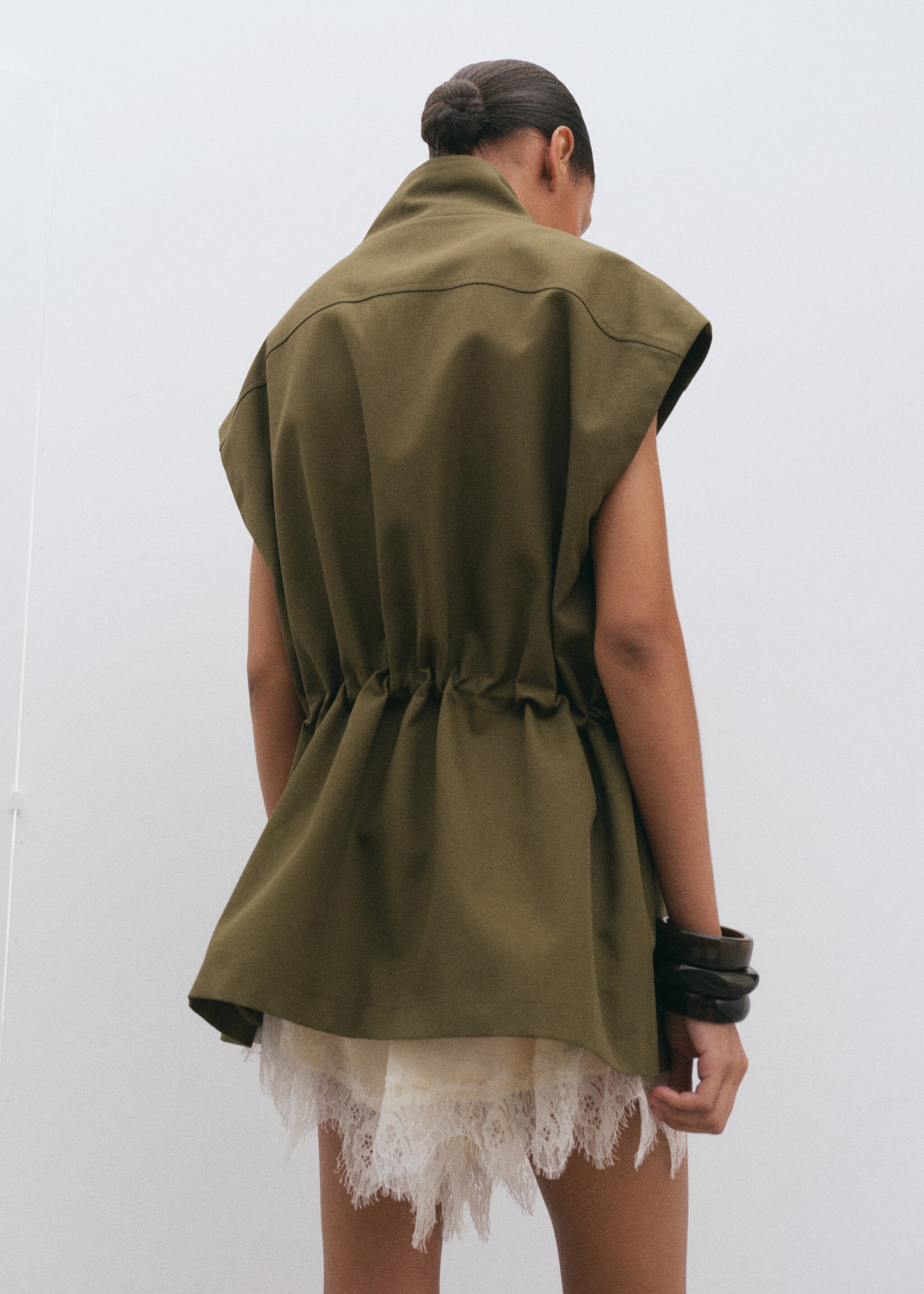 Γιλέκο τζιν τσέπες - Πίσω όψη προϊόντος, Χακί. Ref: 27084780-00.