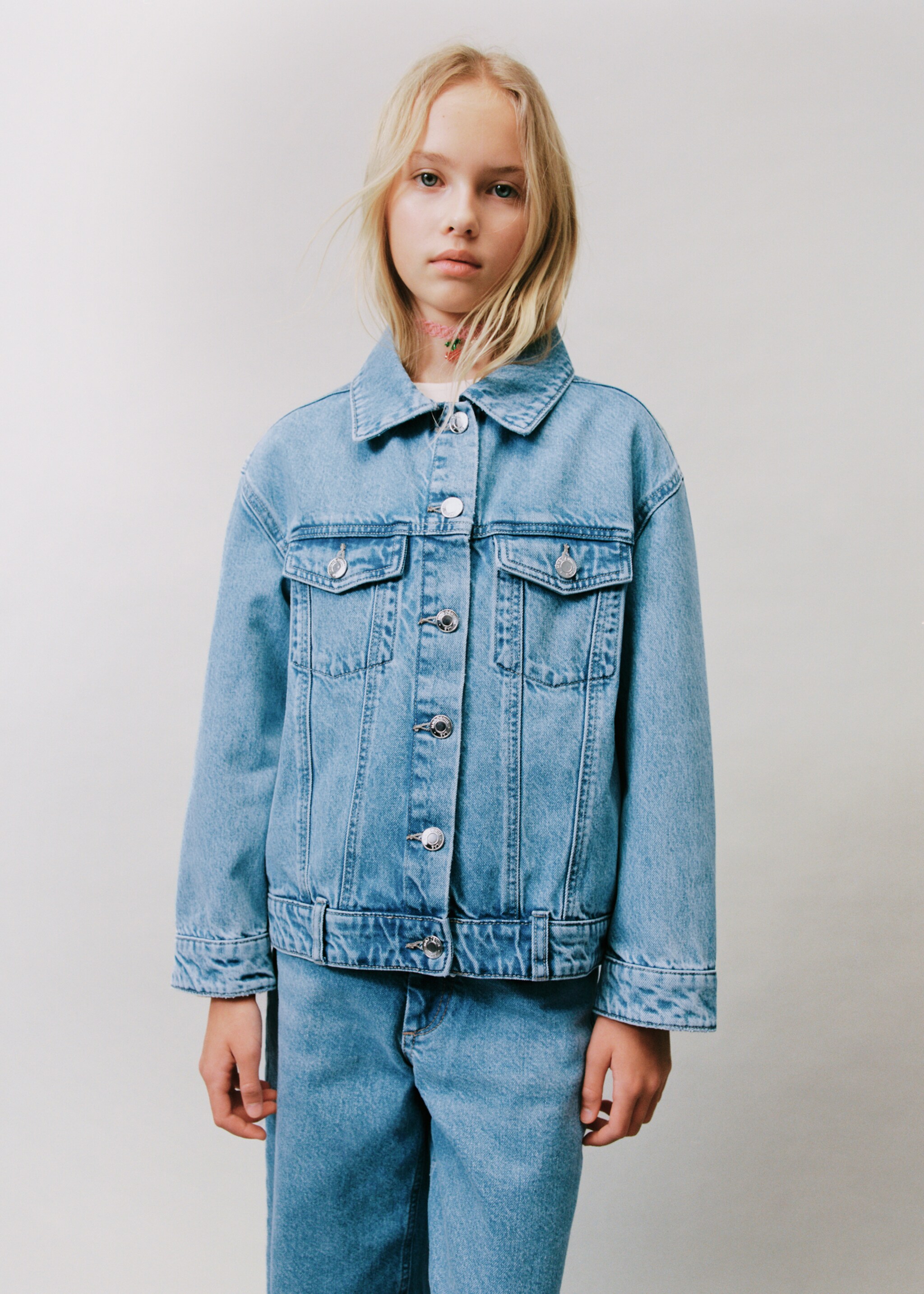 Basic denim jacket - Details of the article 5, Medium Blue. Ref: 27085142-00.