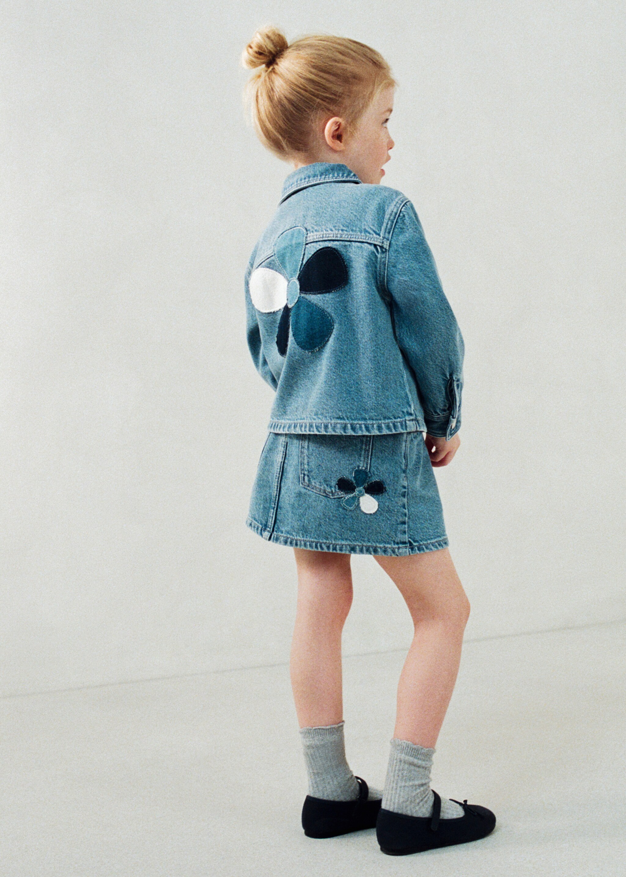 Denim jacket with embroidery detail - Details of the article 5, Medium Blue. Ref: 27085144-00.