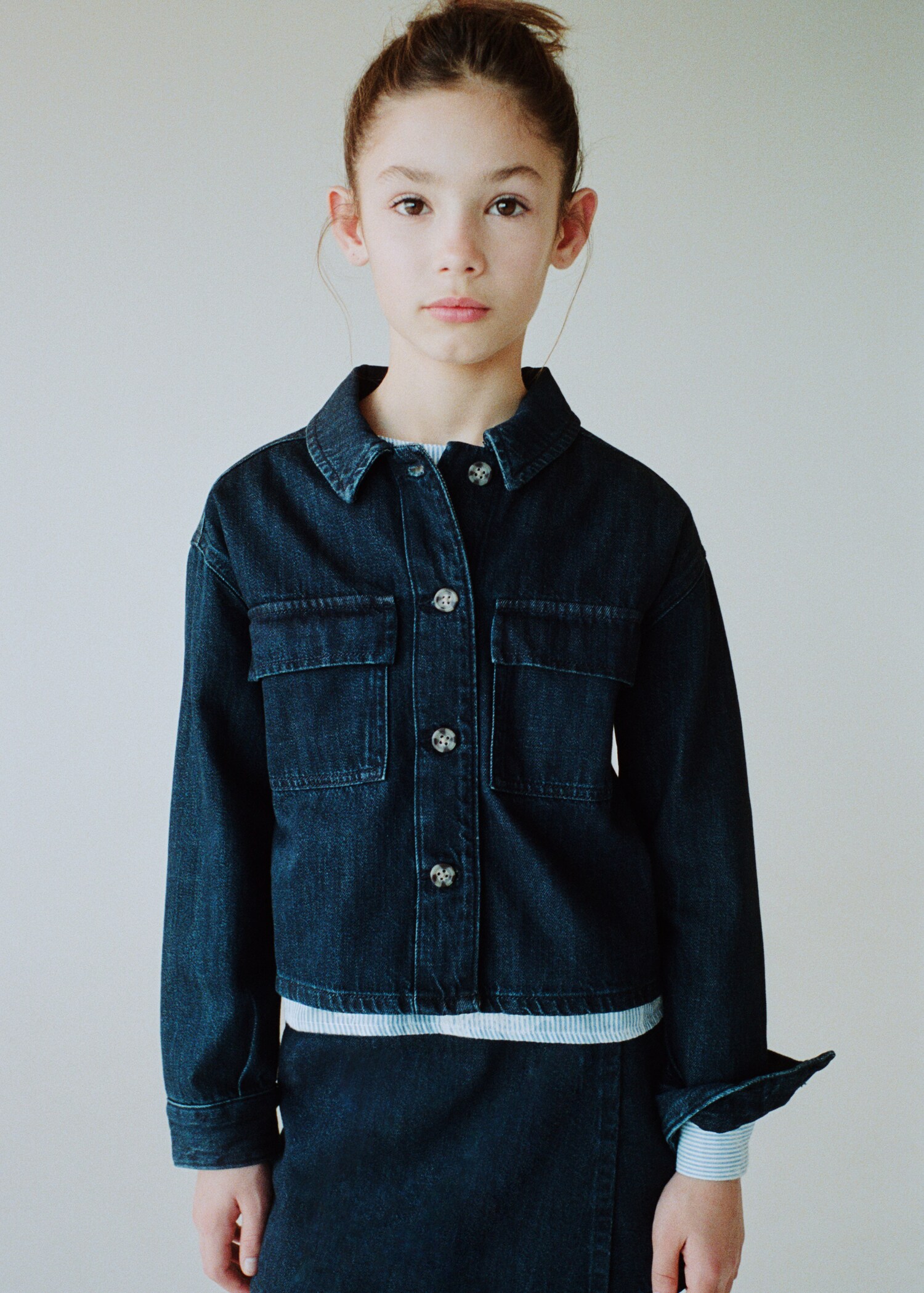 قميص دينيم بجيوب - تفاصيل المنتج 5