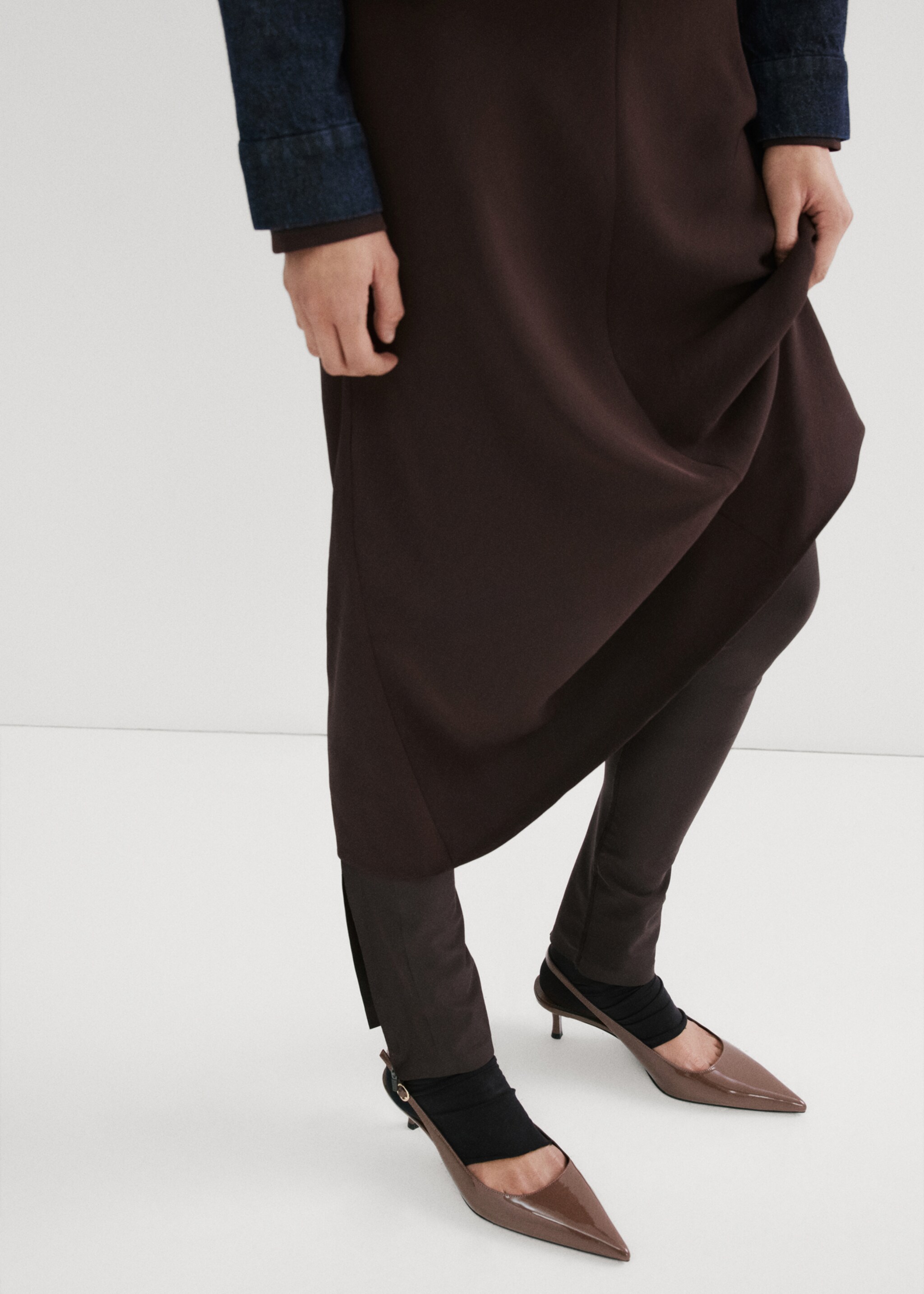 Chaussures pointues talon kitten heel - Détail de l'article 9, Chocolat. Ref: 27085156-00.