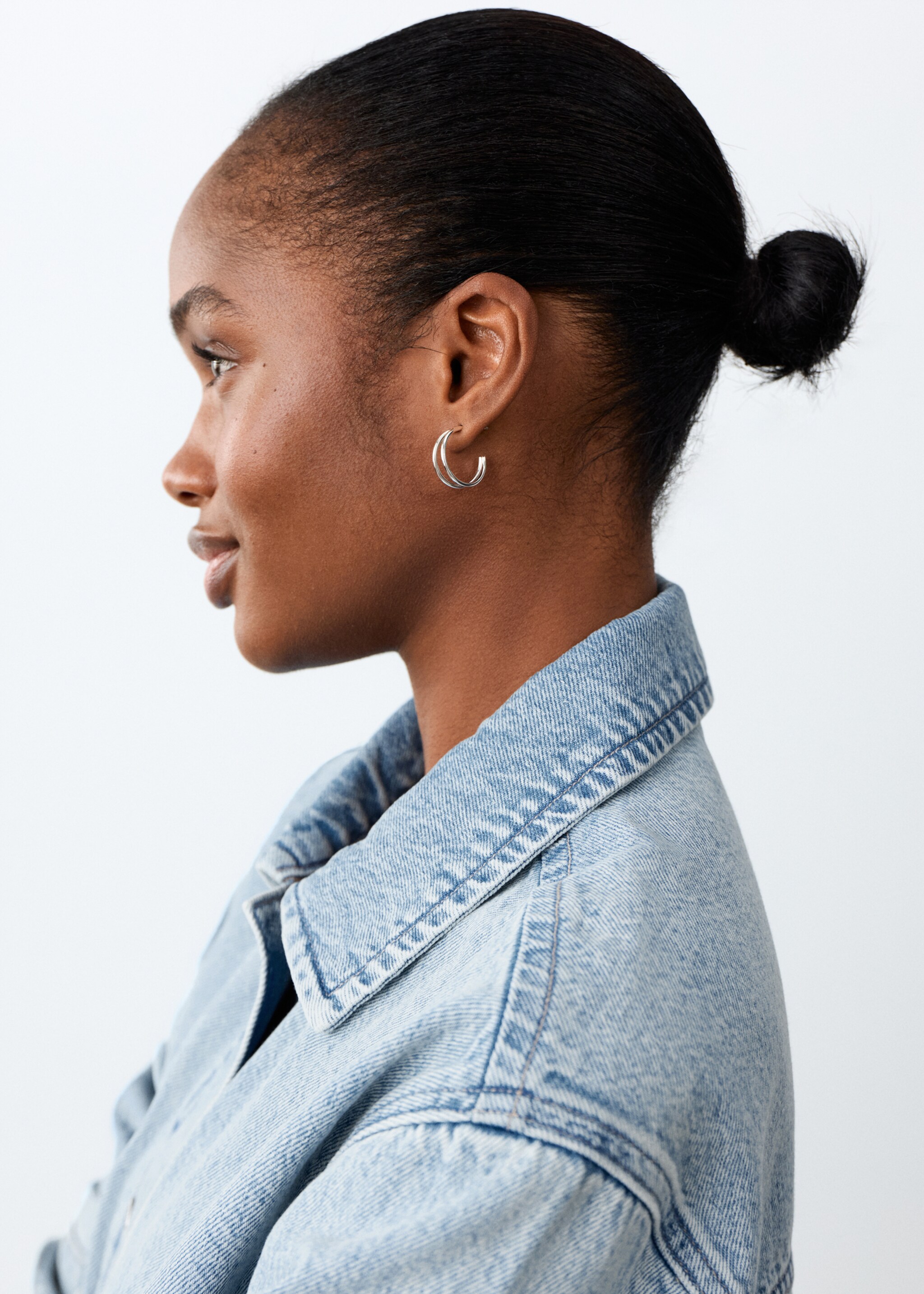 Denim jacket pockets - Details of the article 1, Medium Blue. Ref: 27085157-00.