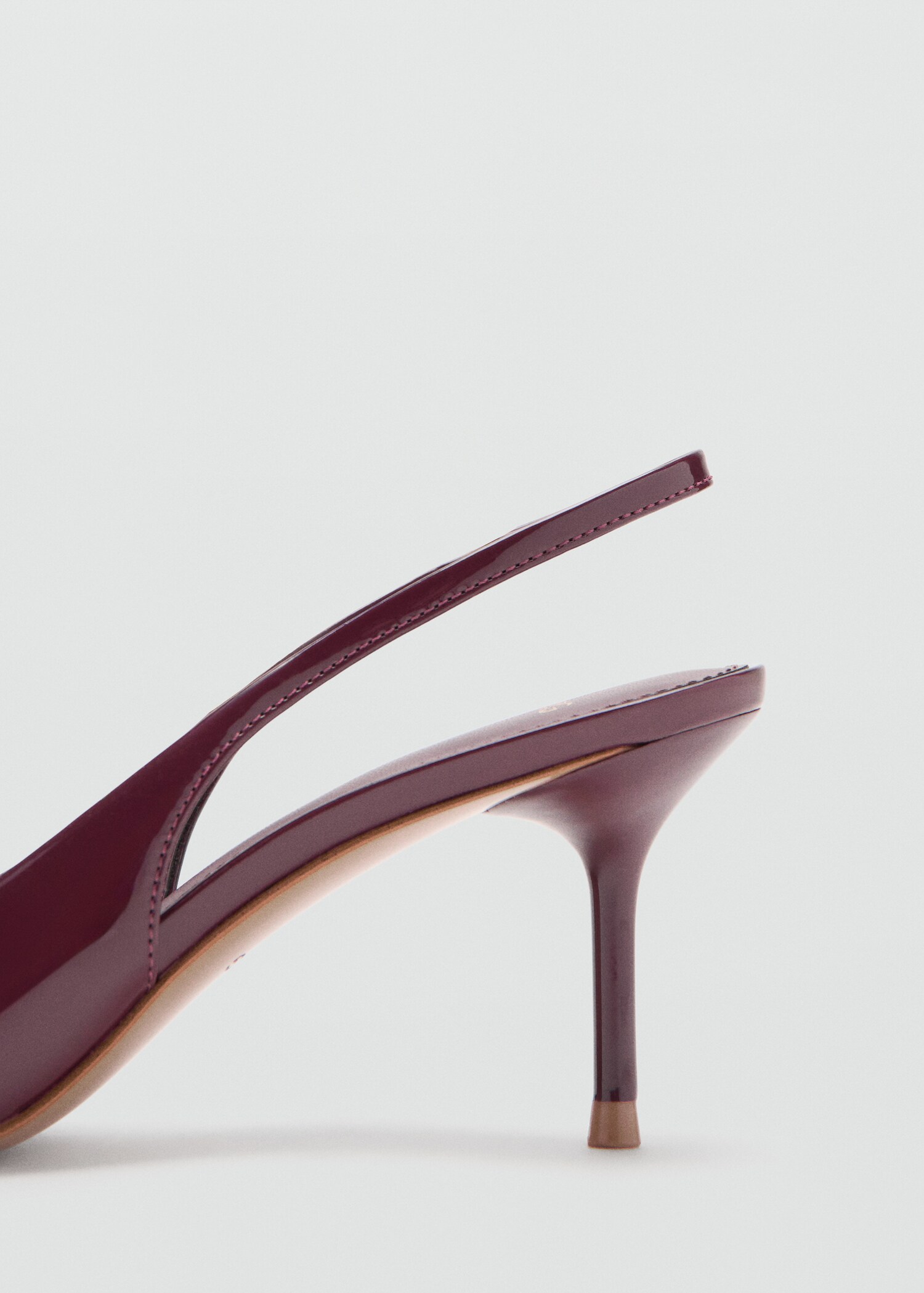 Patent heeled shoes - Details of the article 1