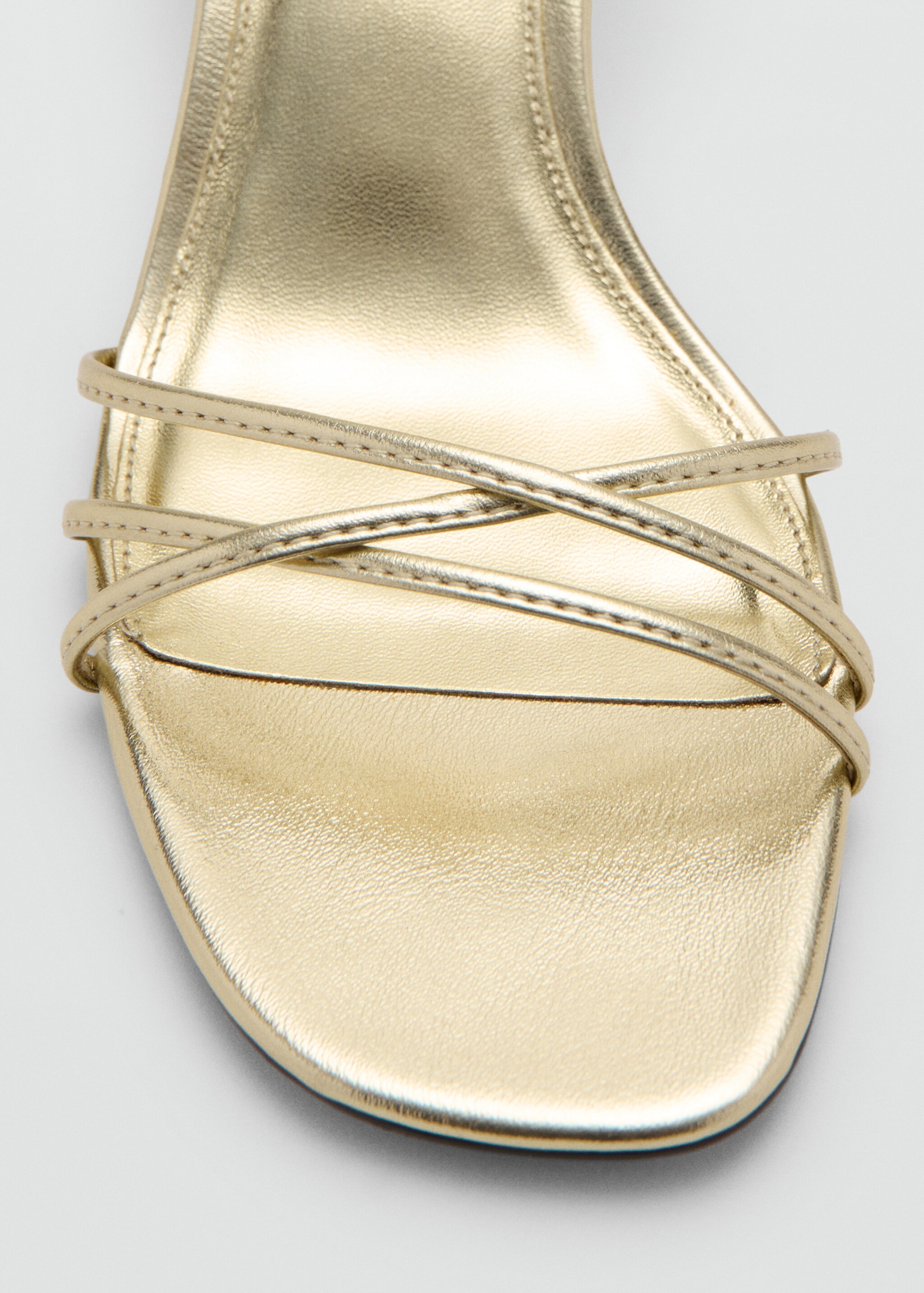 Heeled sandals with straps - Details of the article 2, Gold. Ref: 27085161-00.