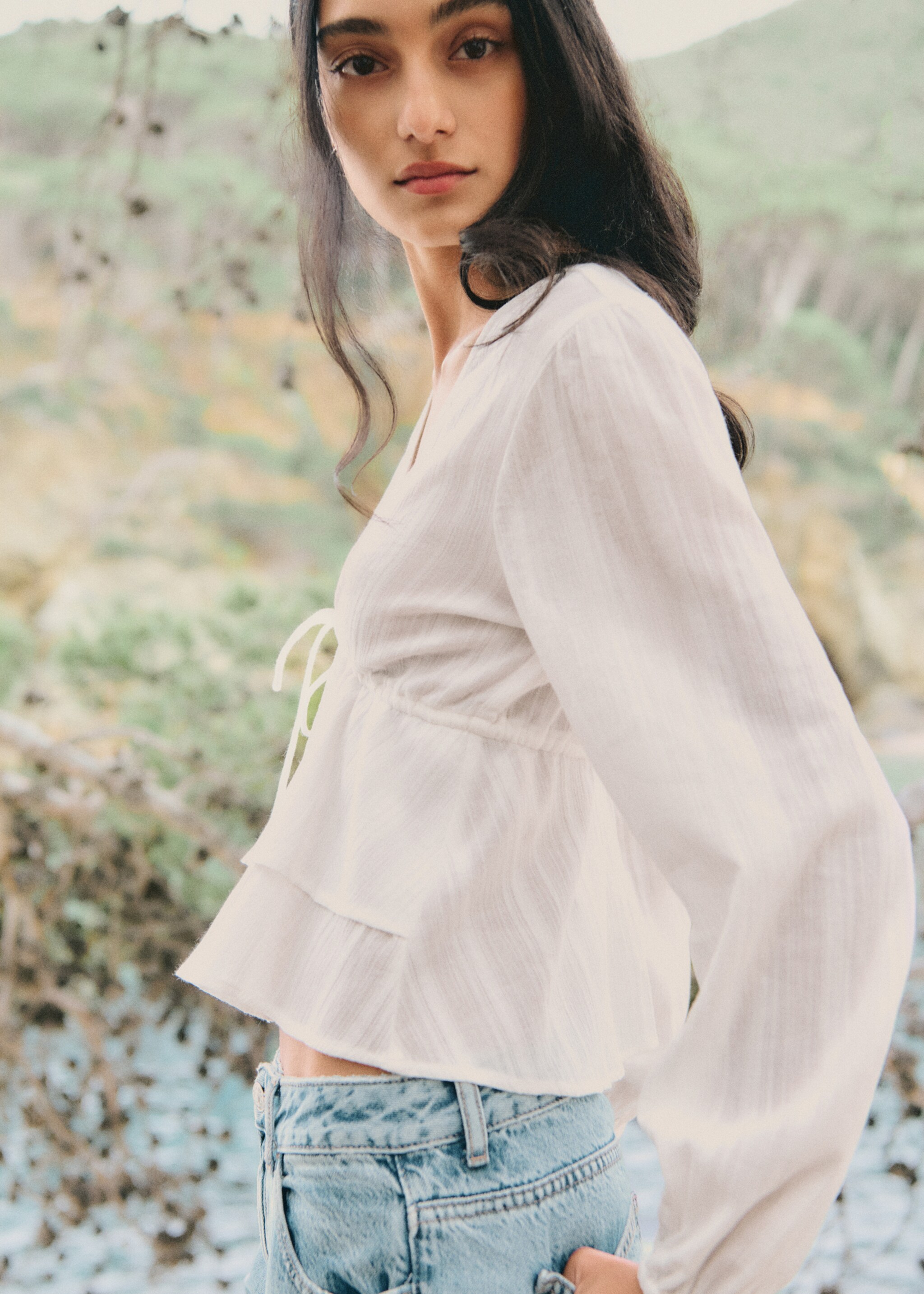 Ruffle bow blouse - Details of the article 5, Off White. Ref: 27085815-00.