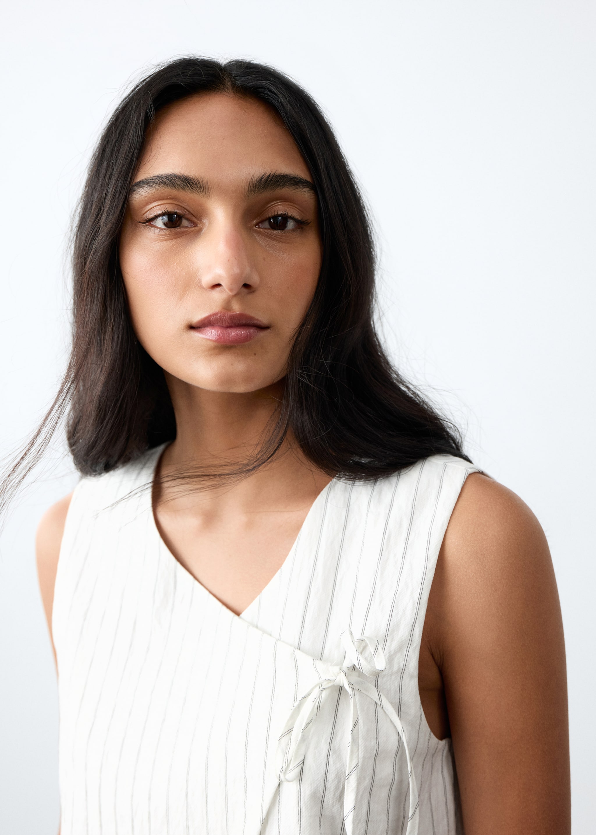 Striped vest tie closure - Details of the article 6, Off White. Ref: 27085816-00.