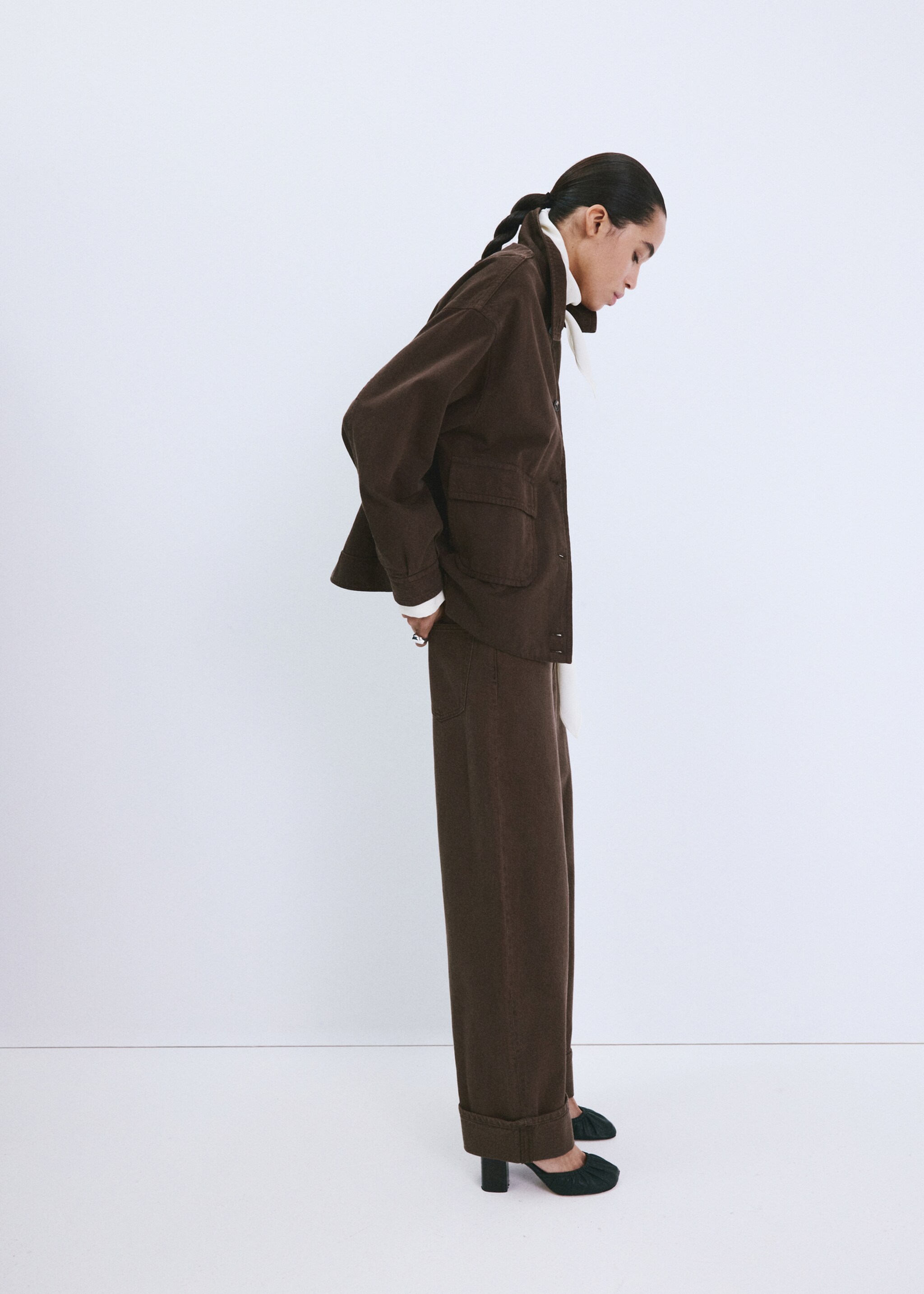 Balloon jeans with rolled-up hem - Details of the article 2, Chocolate. Ref: 27085817-00.