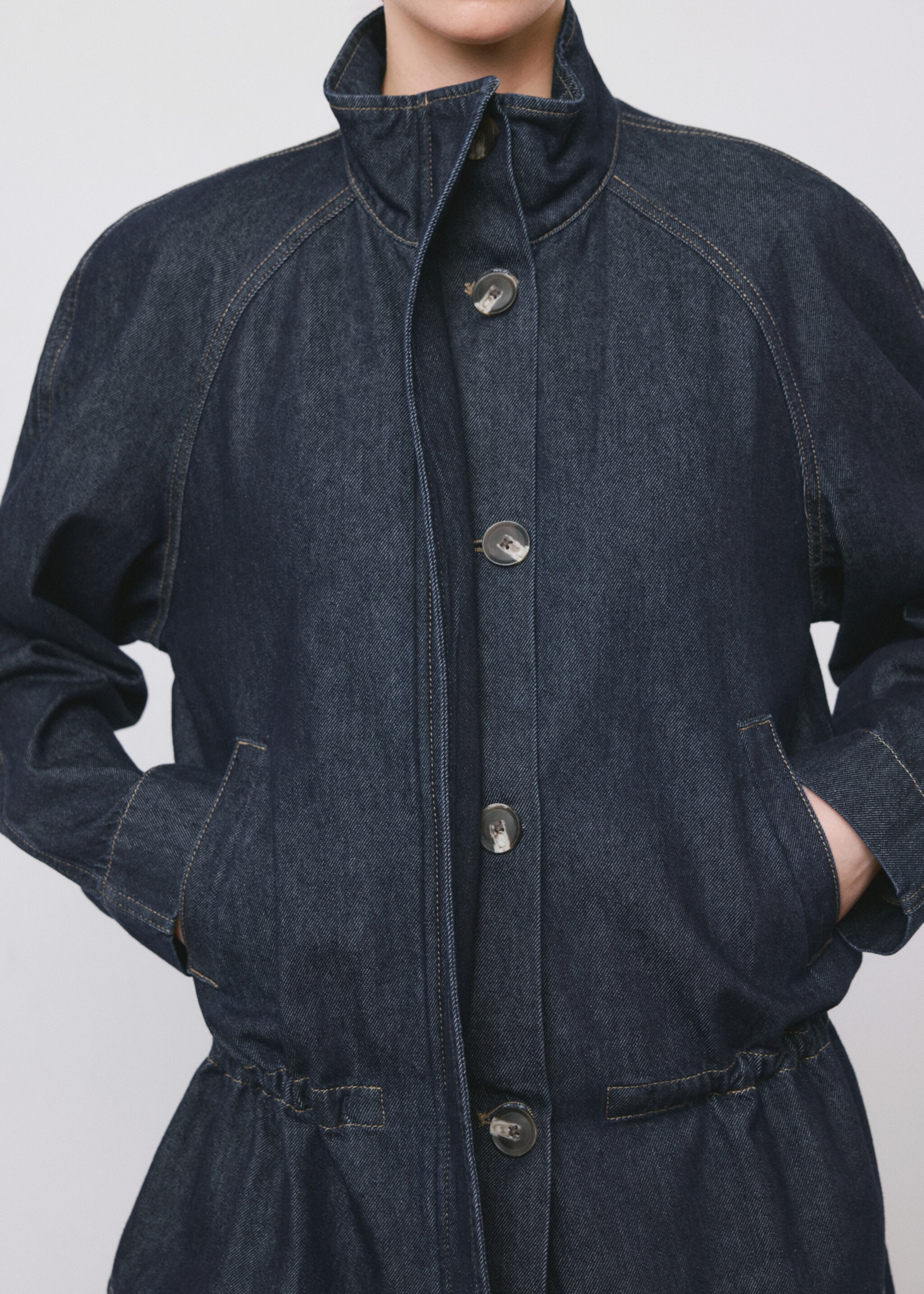 Denim parka met gesmokte taille - Detail van het artikel 6, Open blauw. Ref: 27085818-00.