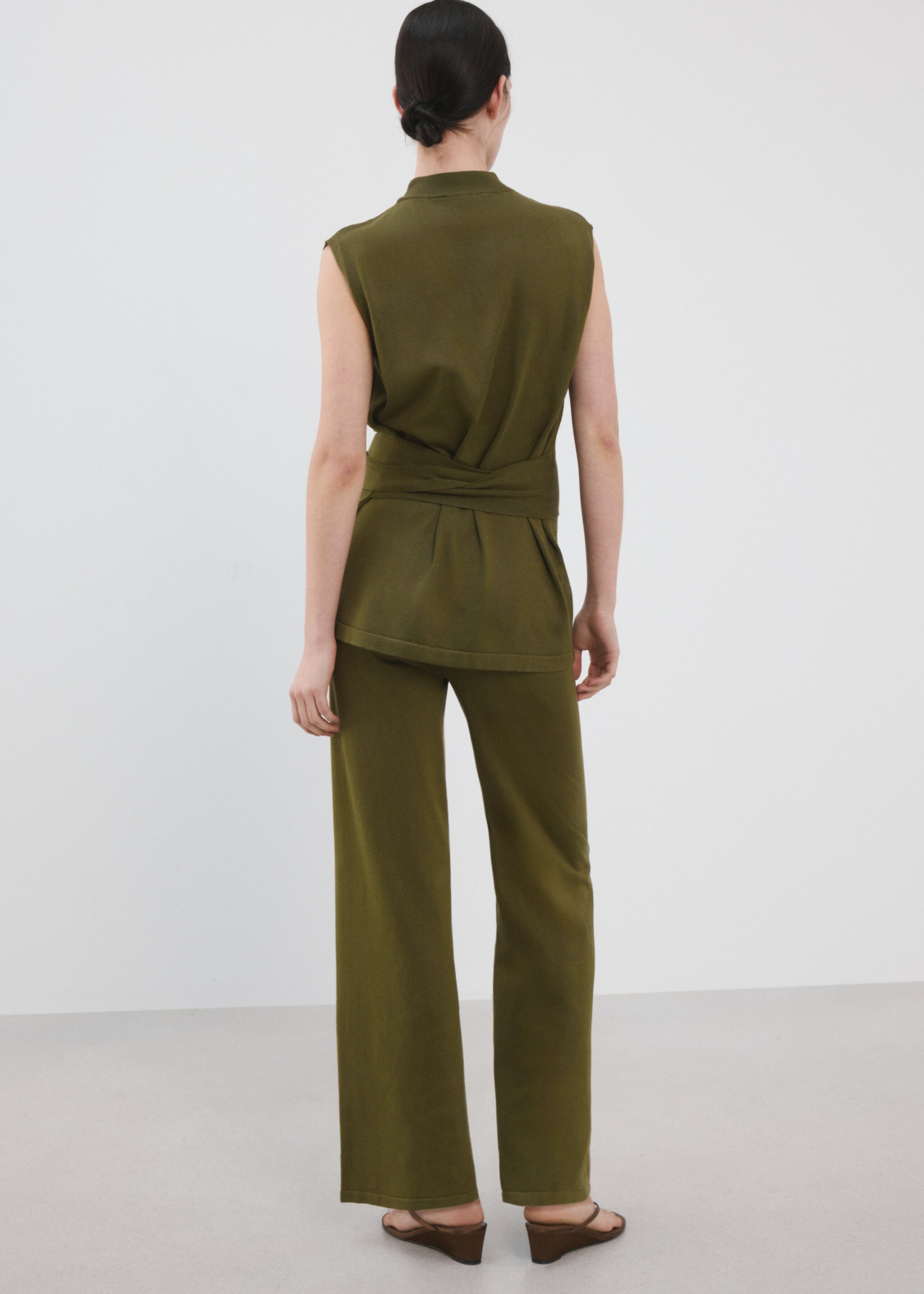 Fine-knit straight-fit trousers - Reverse of the article, Khaki. Ref: 27085820-00.
