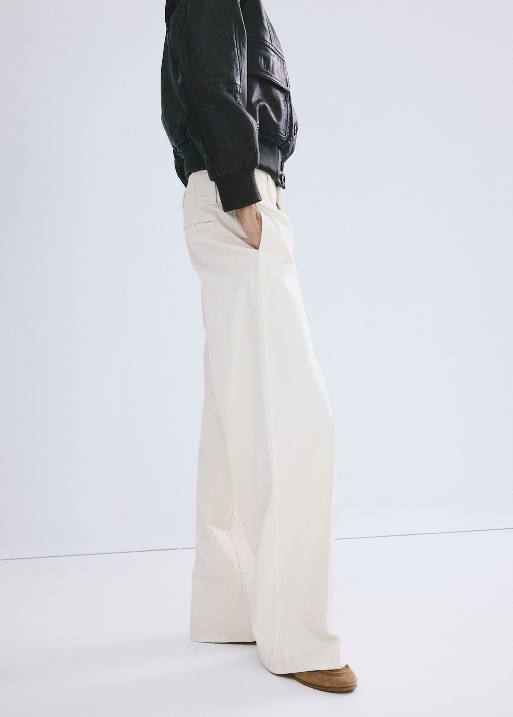 Wide leg mid-rise jeans - image 4