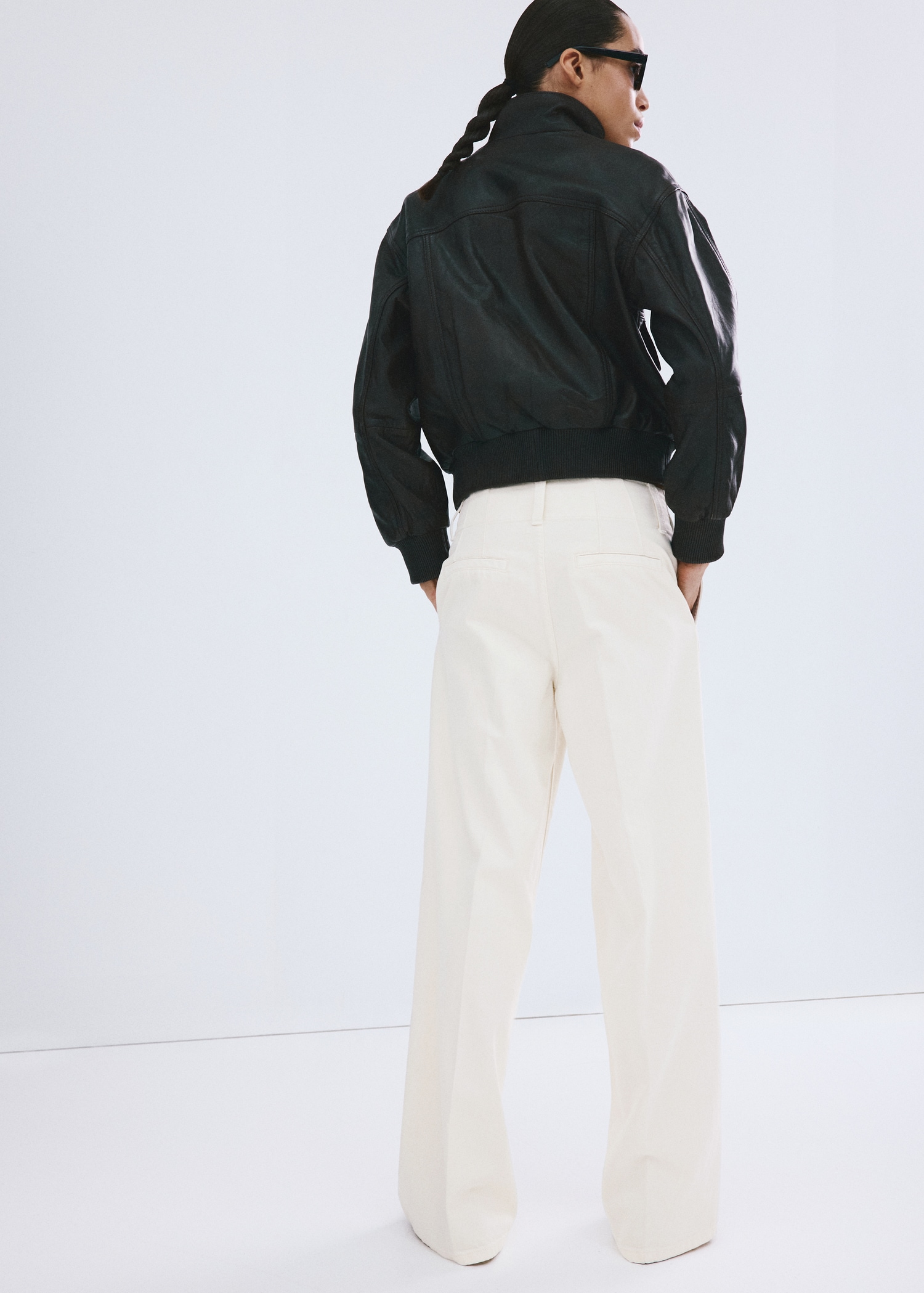 Wide leg mid-rise jeans - Reverse of the article