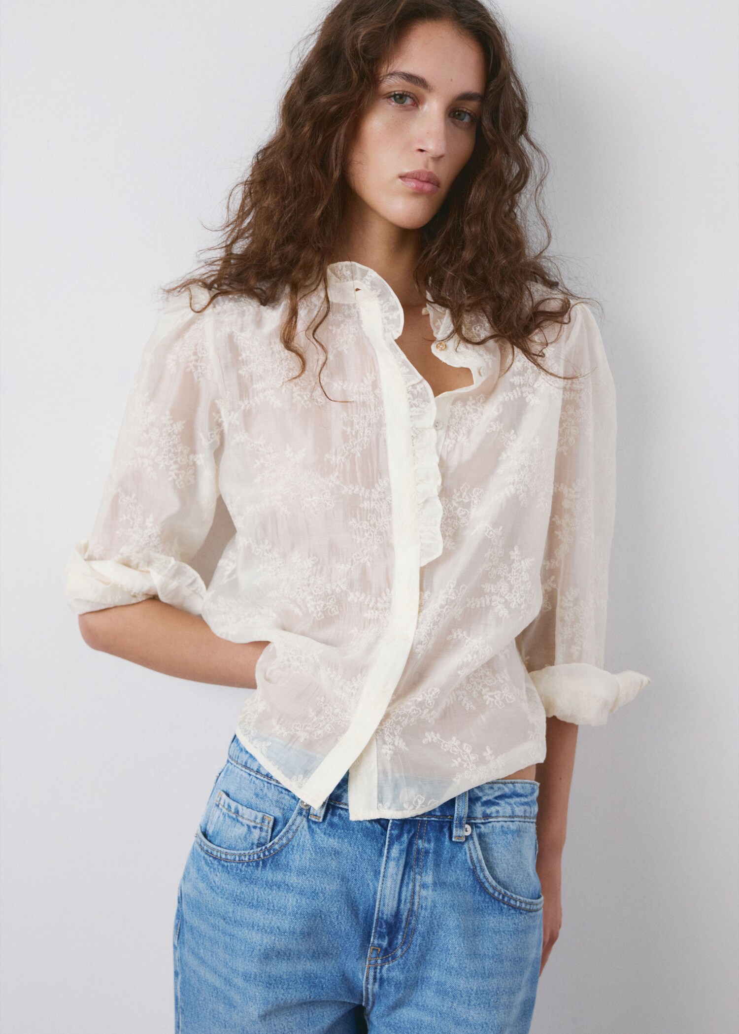 Lyocell blouse with floral embroidery - Medium plane