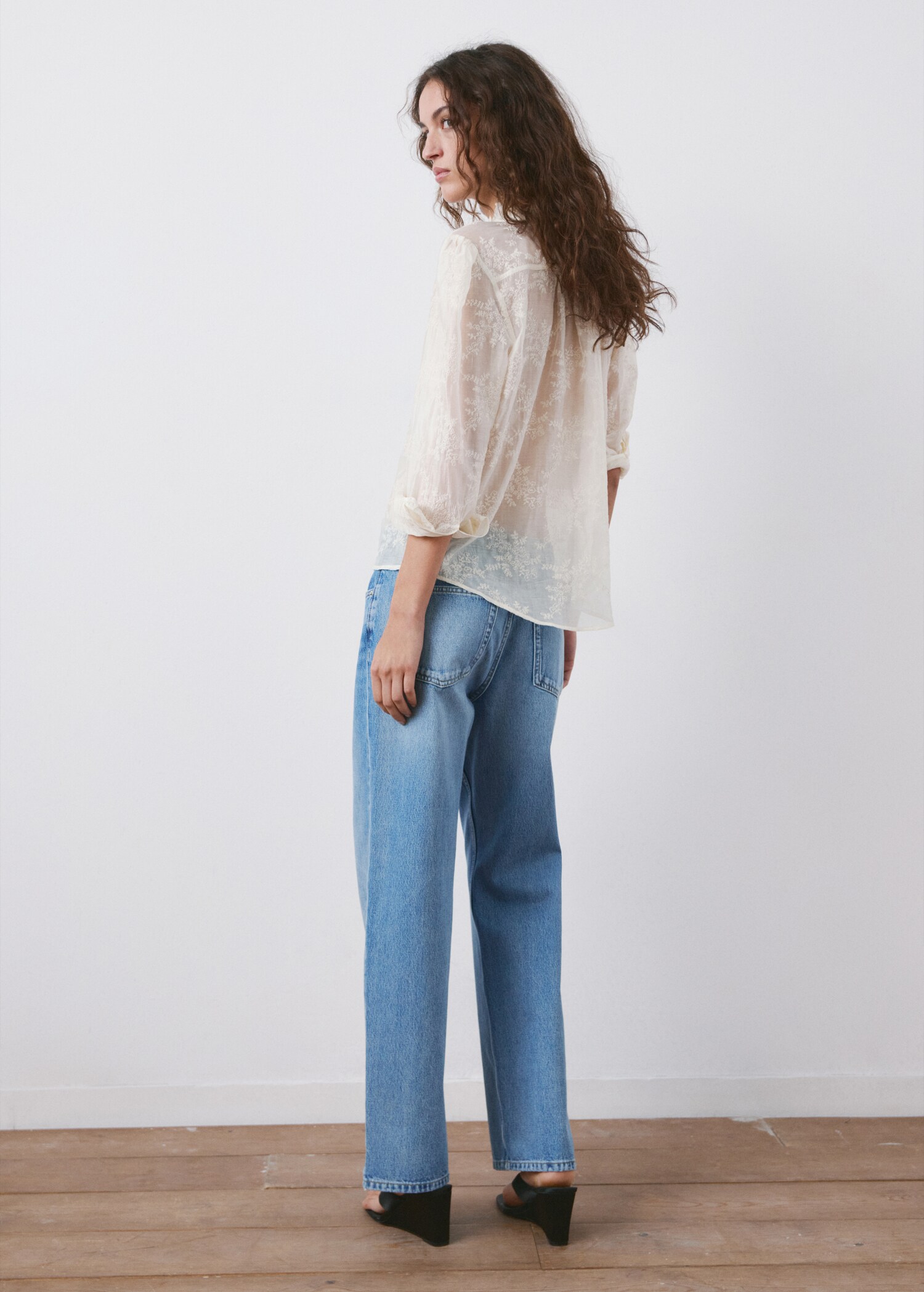 Lyocell blouse with floral embroidery - Reverse of the article