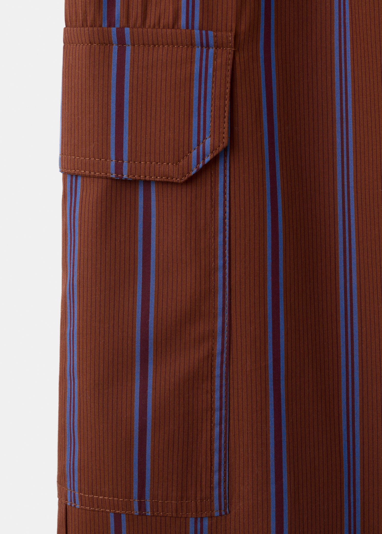 Cargo pants side pockets - Details of the article 0