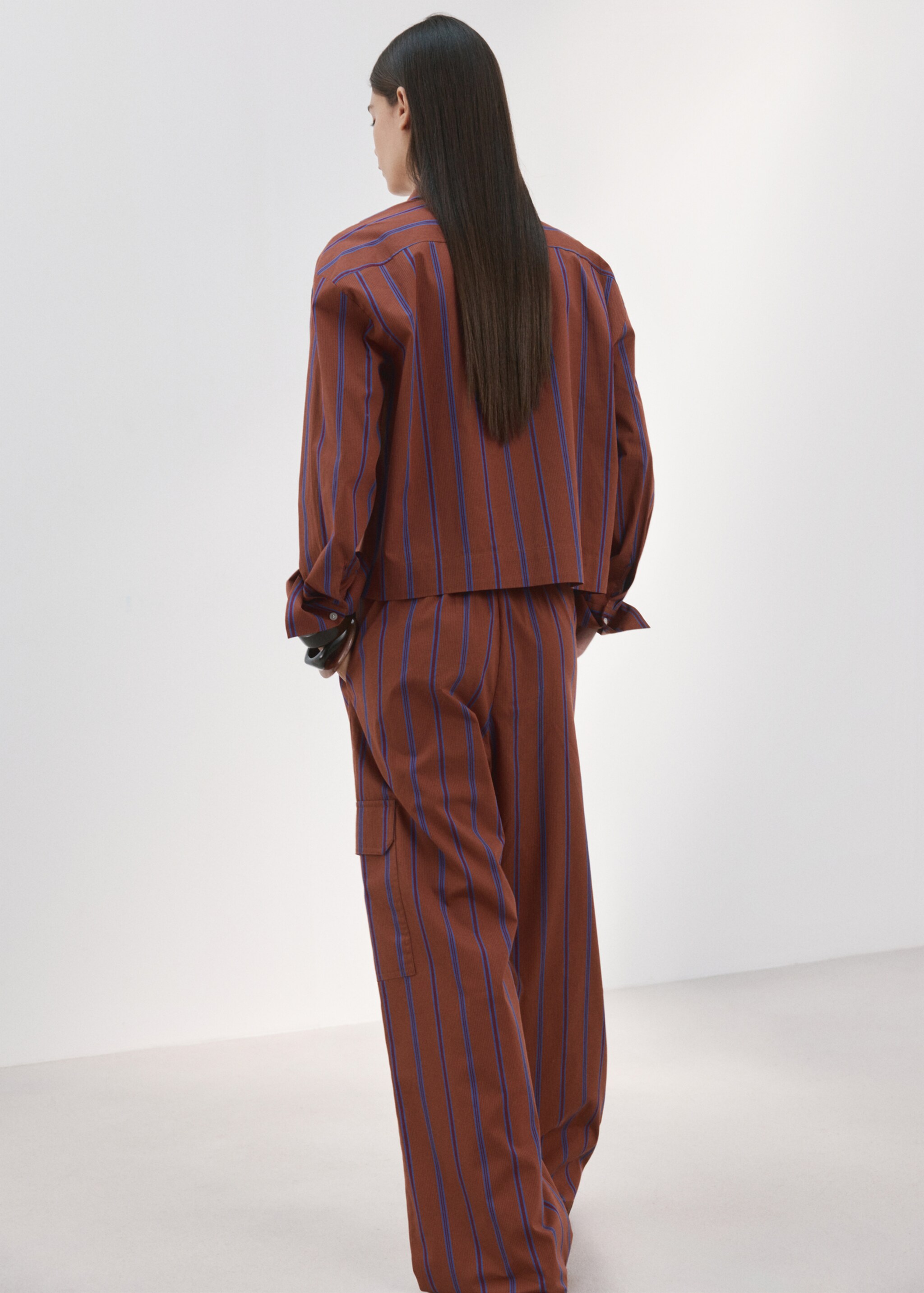 Cargo pants side pockets - Reverse of the article, Russet. Ref: 27085828-00.