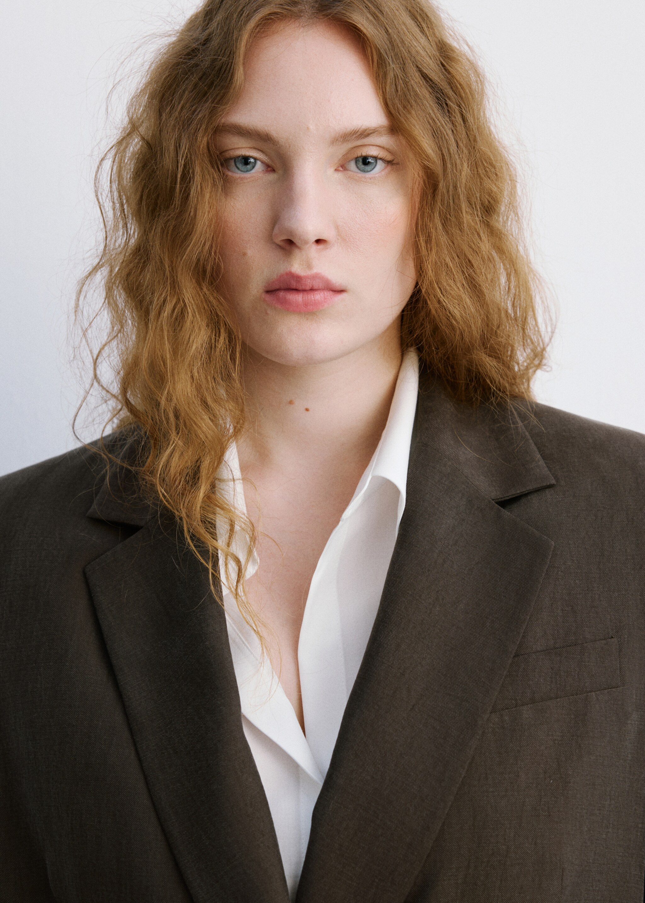 Straight-fit lyocell suit jacket - Details of the article 4, Chocolate. Ref: 27085832-00.